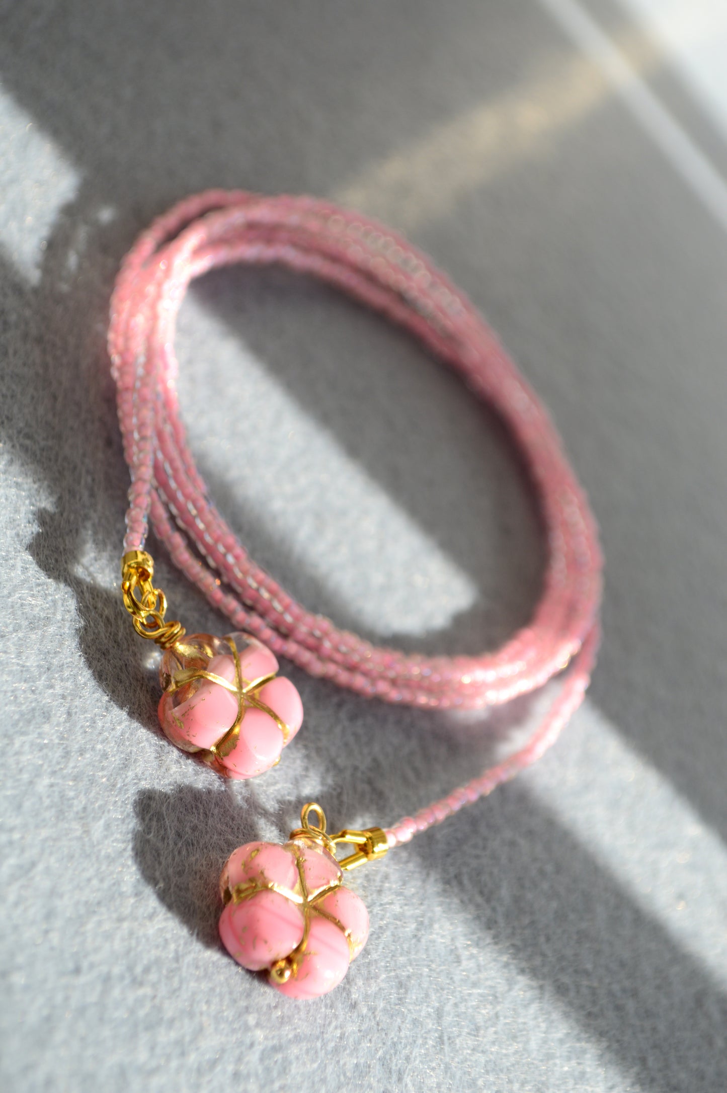 Pink Flower Lariat Necklace – Adjustable Seed Bead Y Necklace with Glass Flowers