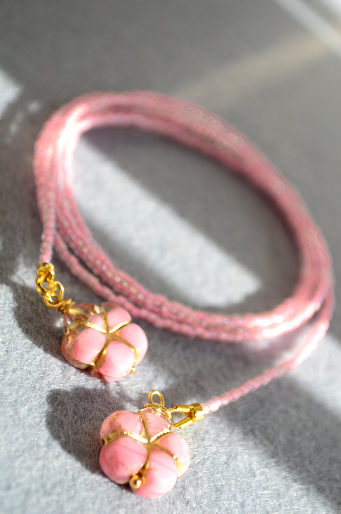 Pink Flower Lariat Necklace – Adjustable Seed Bead Y Necklace with Glass Flowers