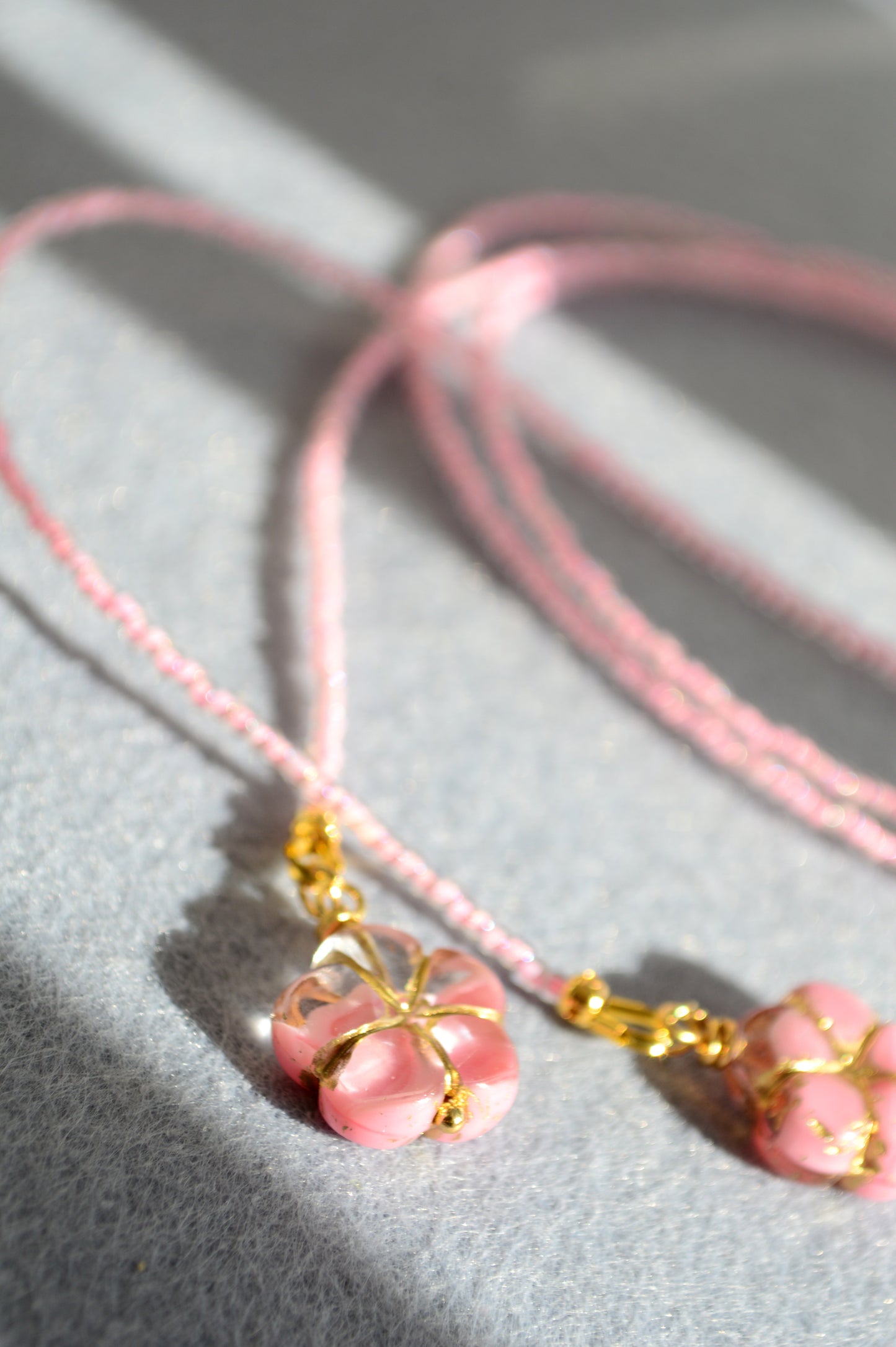 Pink Flower Lariat Necklace – Adjustable Seed Bead Y Necklace with Glass Flowers