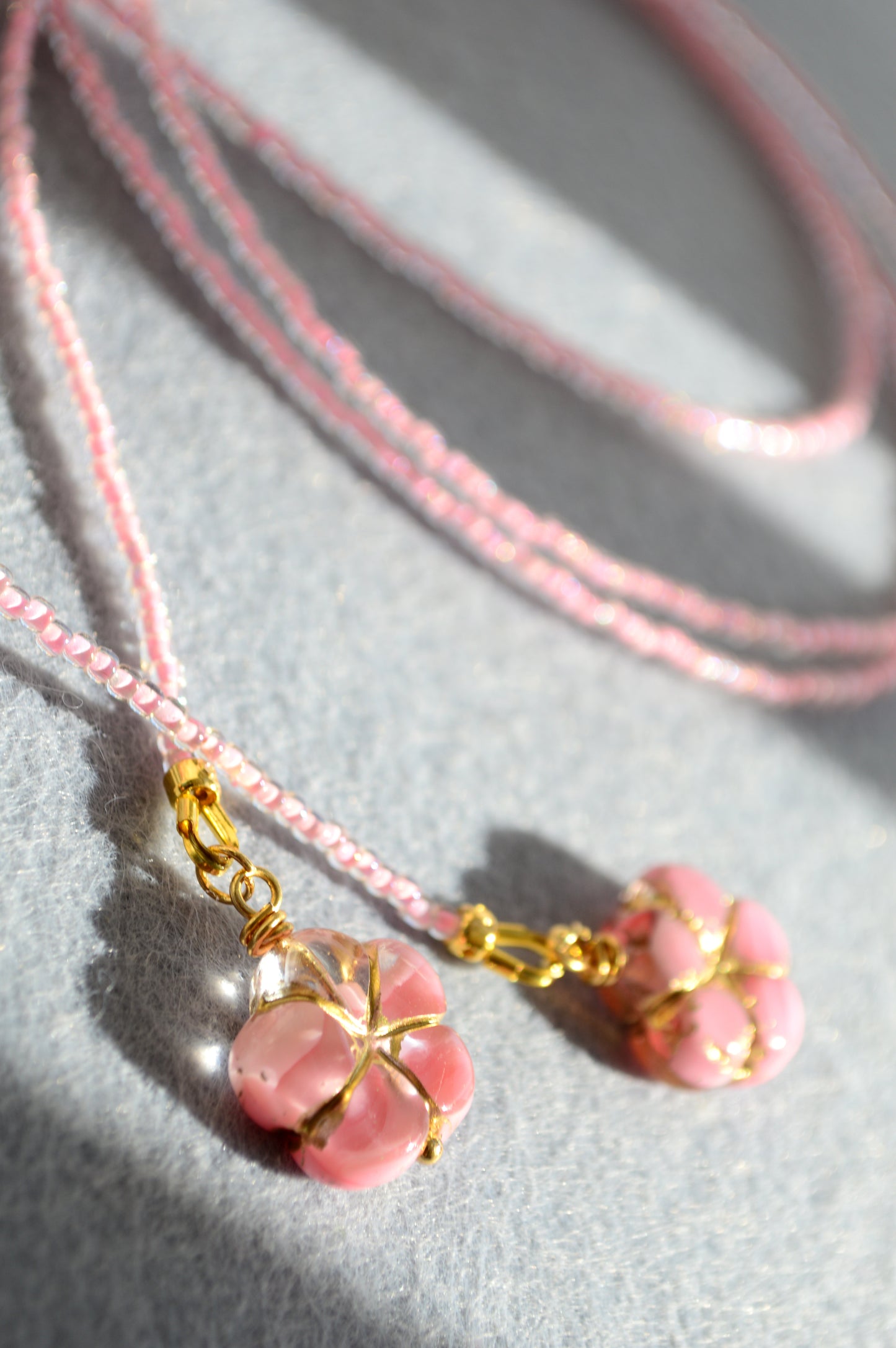 Pink Flower Lariat Necklace – Adjustable Seed Bead Y Necklace with Glass Flowers