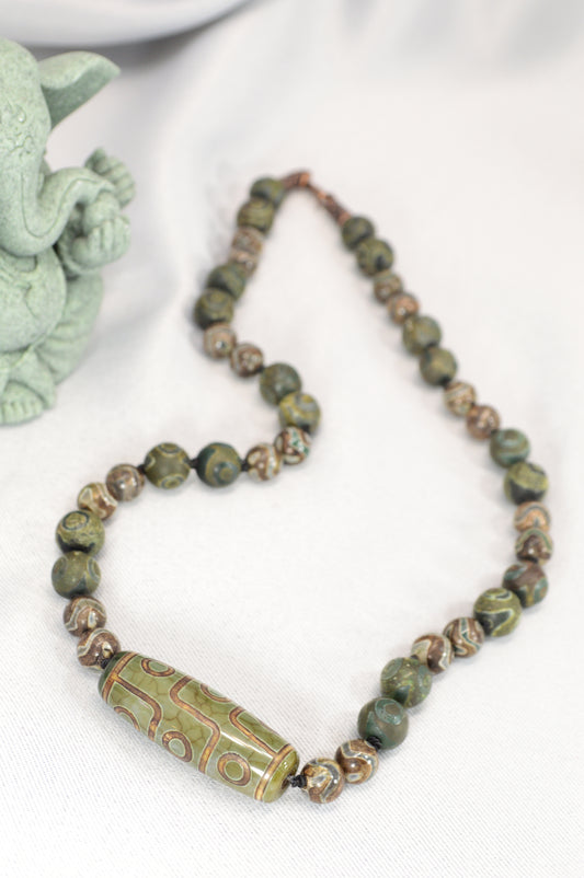 Green Tibetan Dzi Bead Necklace – Boho Spiritual Amulet for Grounding & Balance