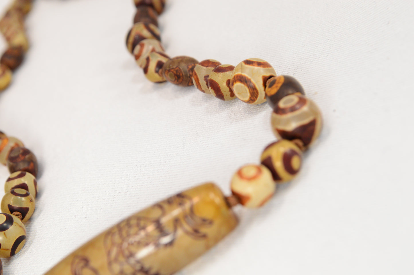 Tibetan Dzi Dragon Necklace – Boho Ethnic Jewelry with Symbolic Beads