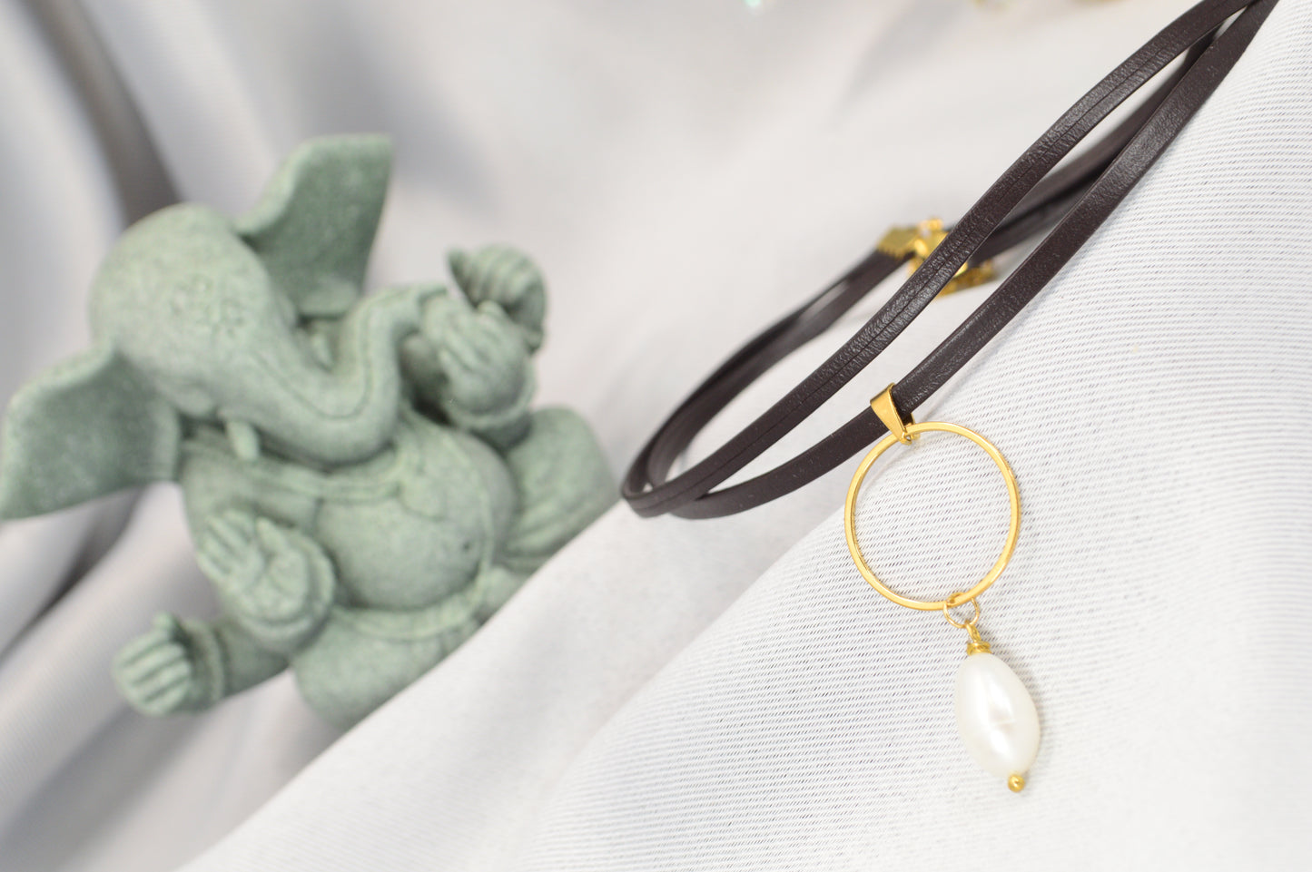 Brown Leather Choker with Gold Ring & Freshwater Pearl – Adjustable