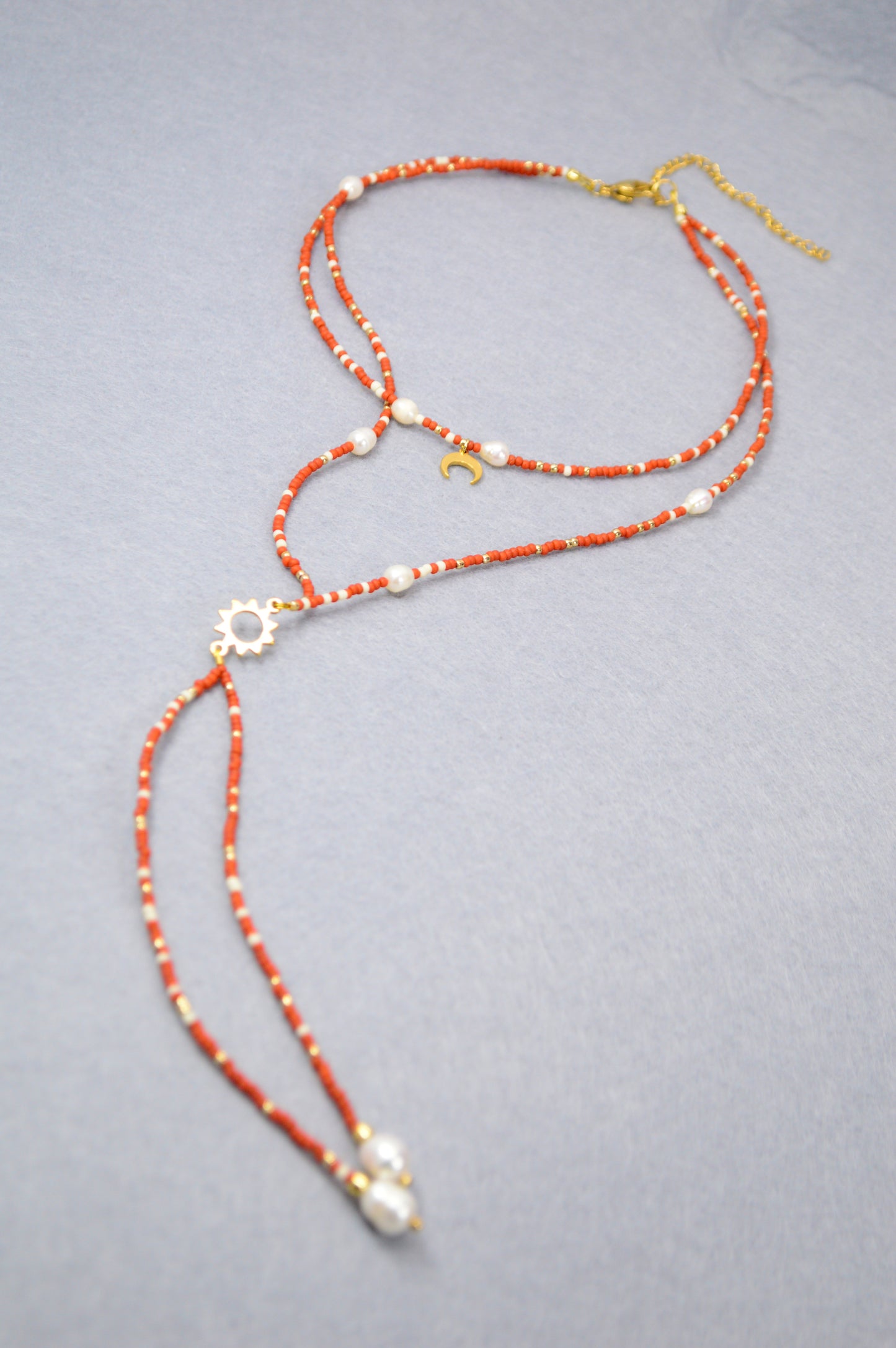 Terracotta Collier Y à plusieurs rangs avec soleil et lune