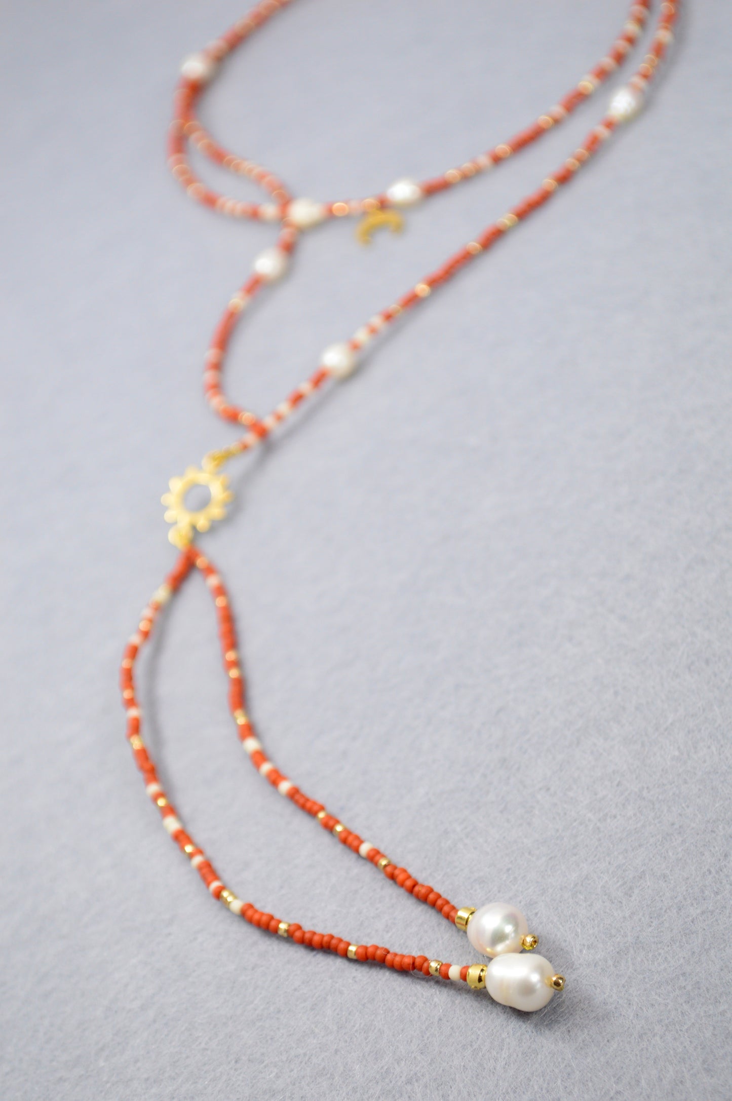 Terracotta Collier Y à plusieurs rangs avec soleil et lune