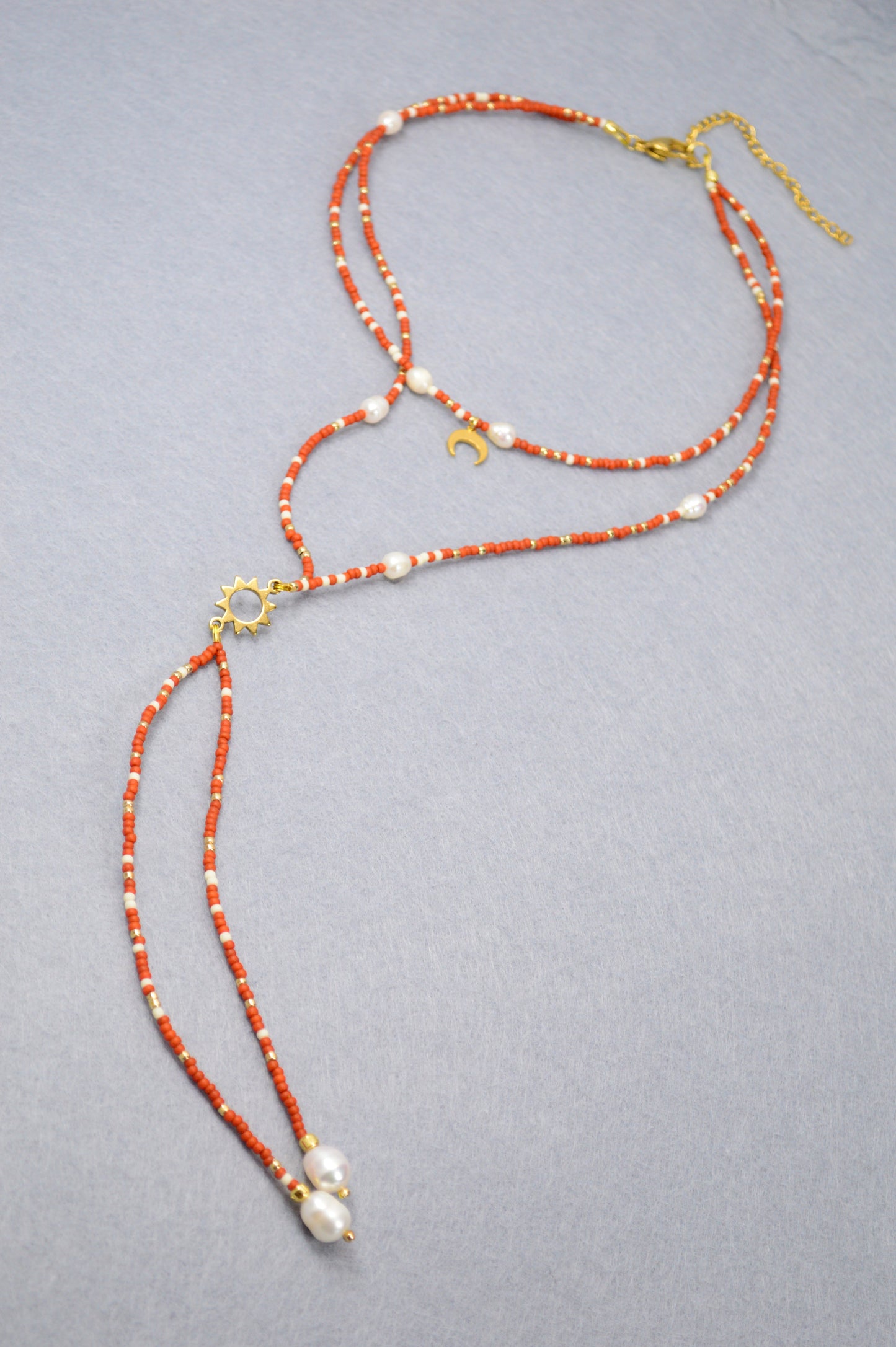 Terracotta Collier Y à plusieurs rangs avec soleil et lune