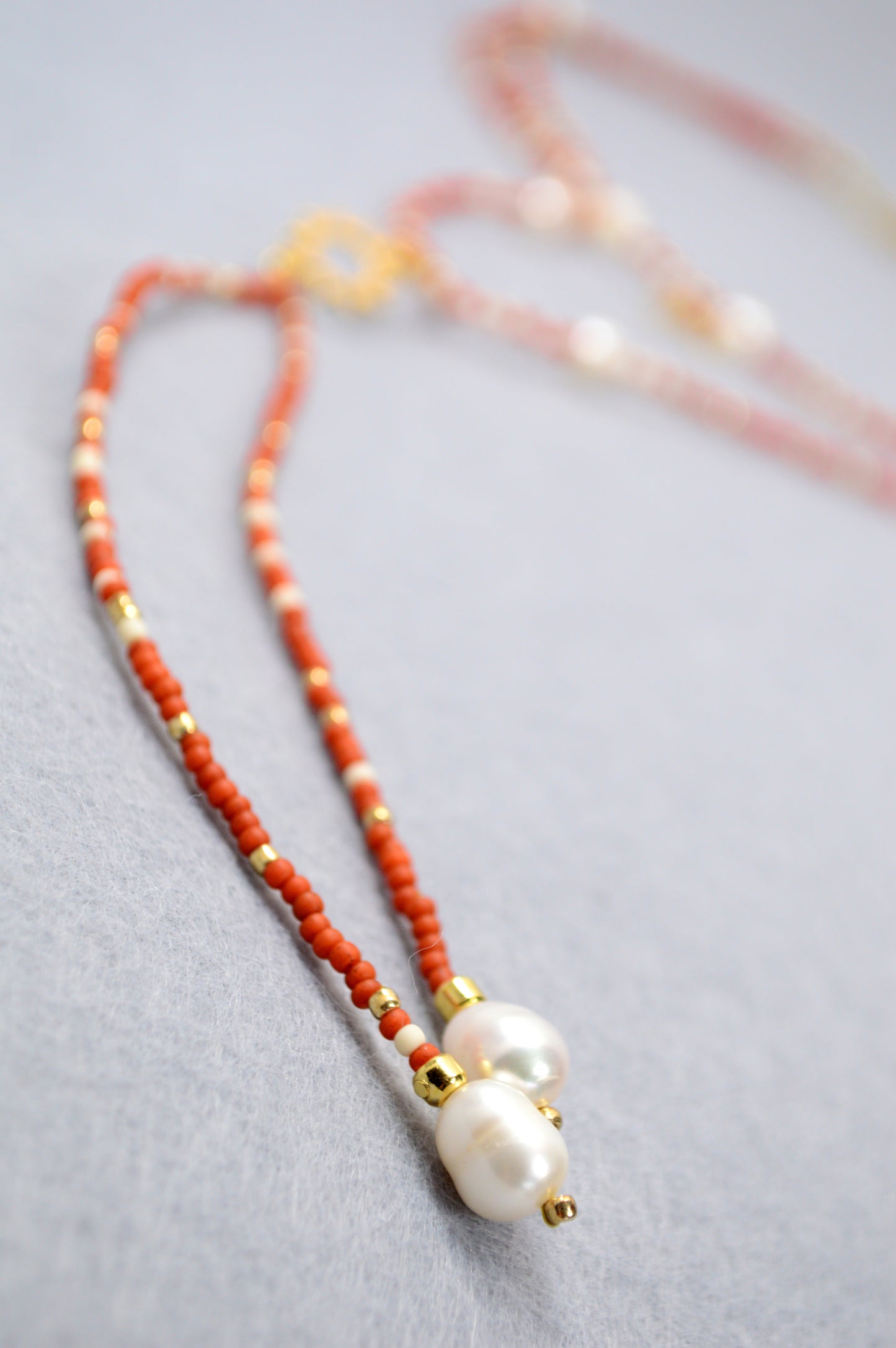 Terracotta Collier Y à plusieurs rangs avec soleil et lune