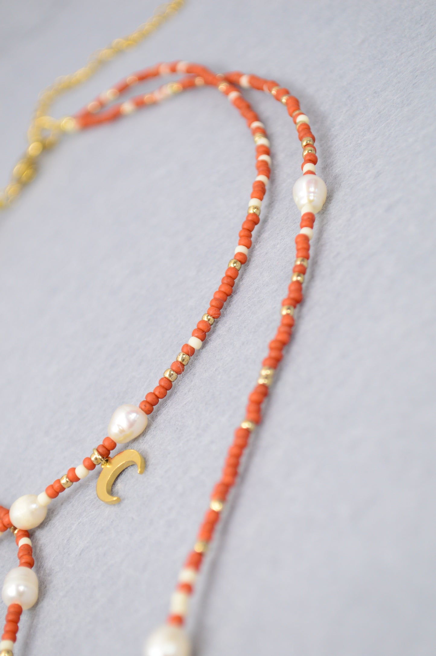 Terracotta Collier Y à plusieurs rangs avec soleil et lune