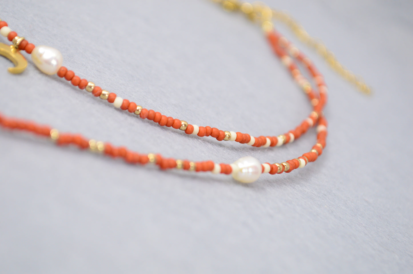 Terracotta Collier Y à plusieurs rangs avec soleil et lune