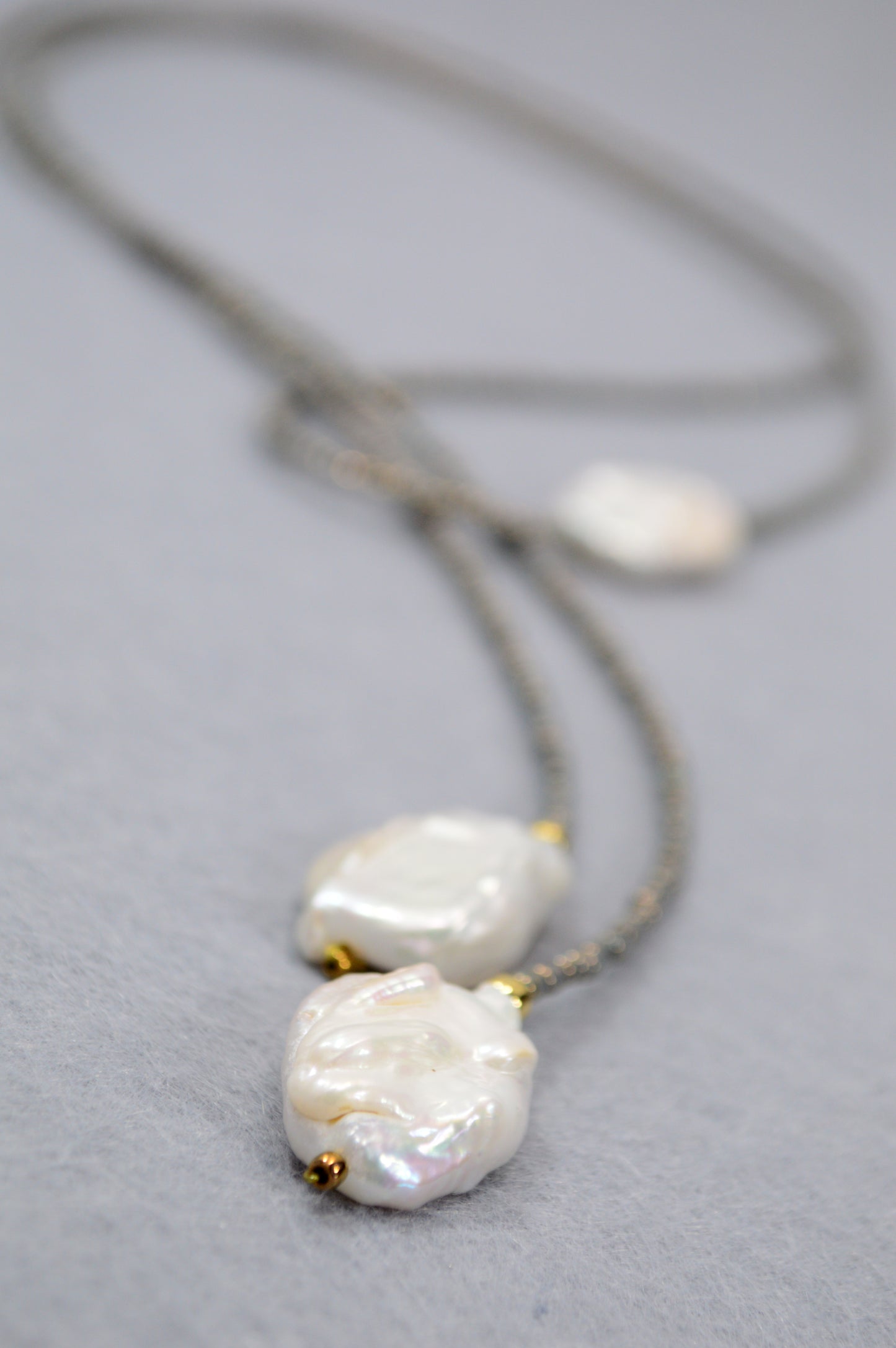 Graphite Pearl Collier lariat – Long collier Y en perles
