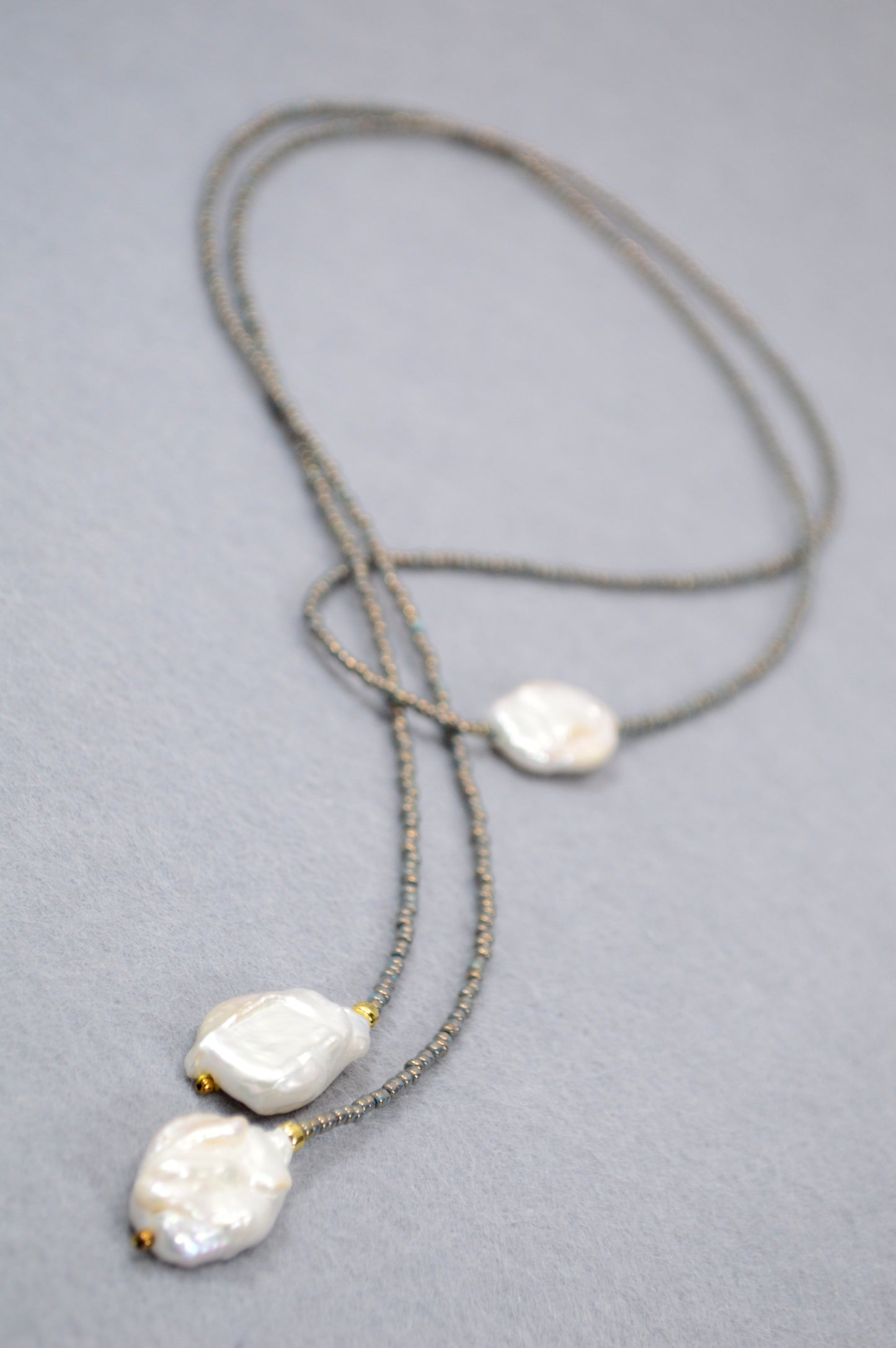 Graphite Pearl Collier lariat – Long collier Y en perles
