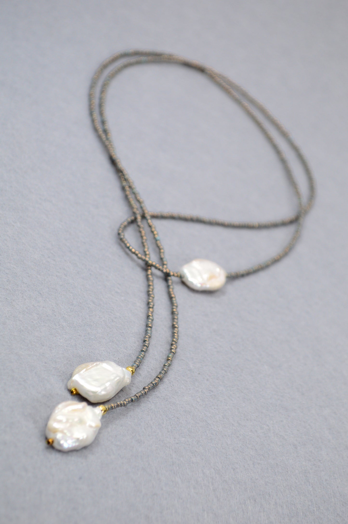 Graphite Pearl Collier lariat – Long collier Y en perles
