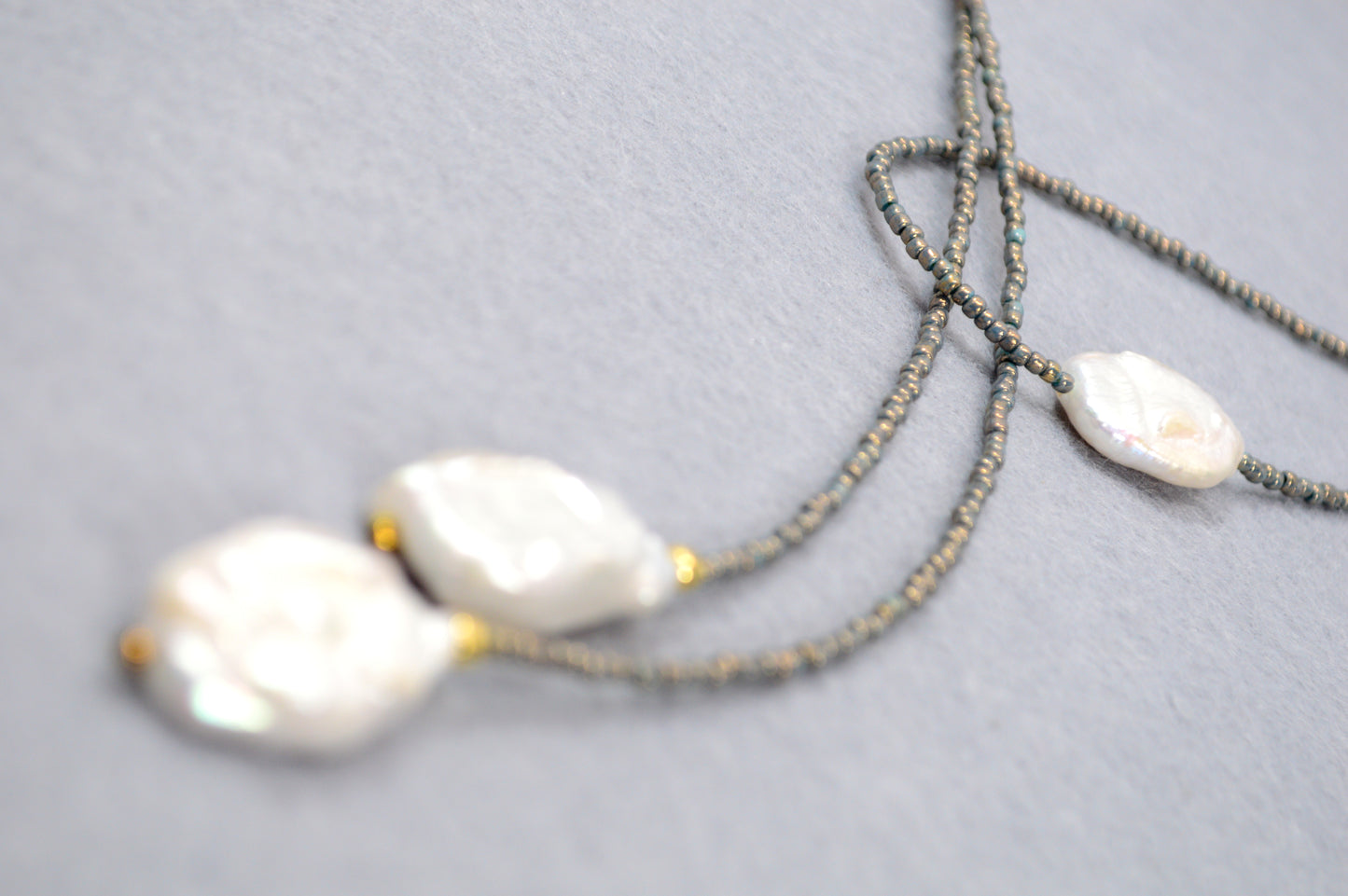 Graphite Pearl Collier lariat – Long collier Y en perles
