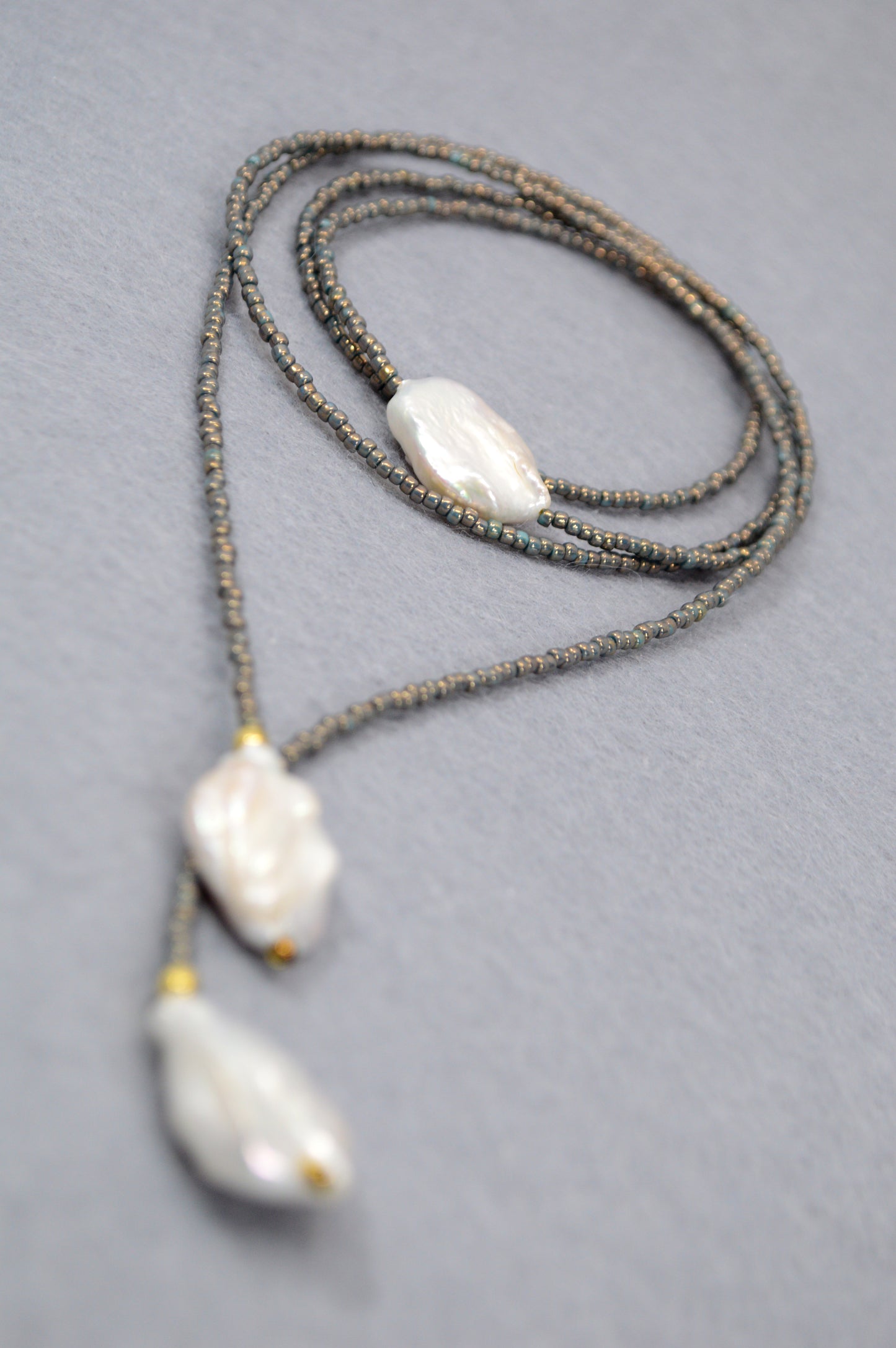 Graphite Pearl Collier lariat – Long collier Y en perles
