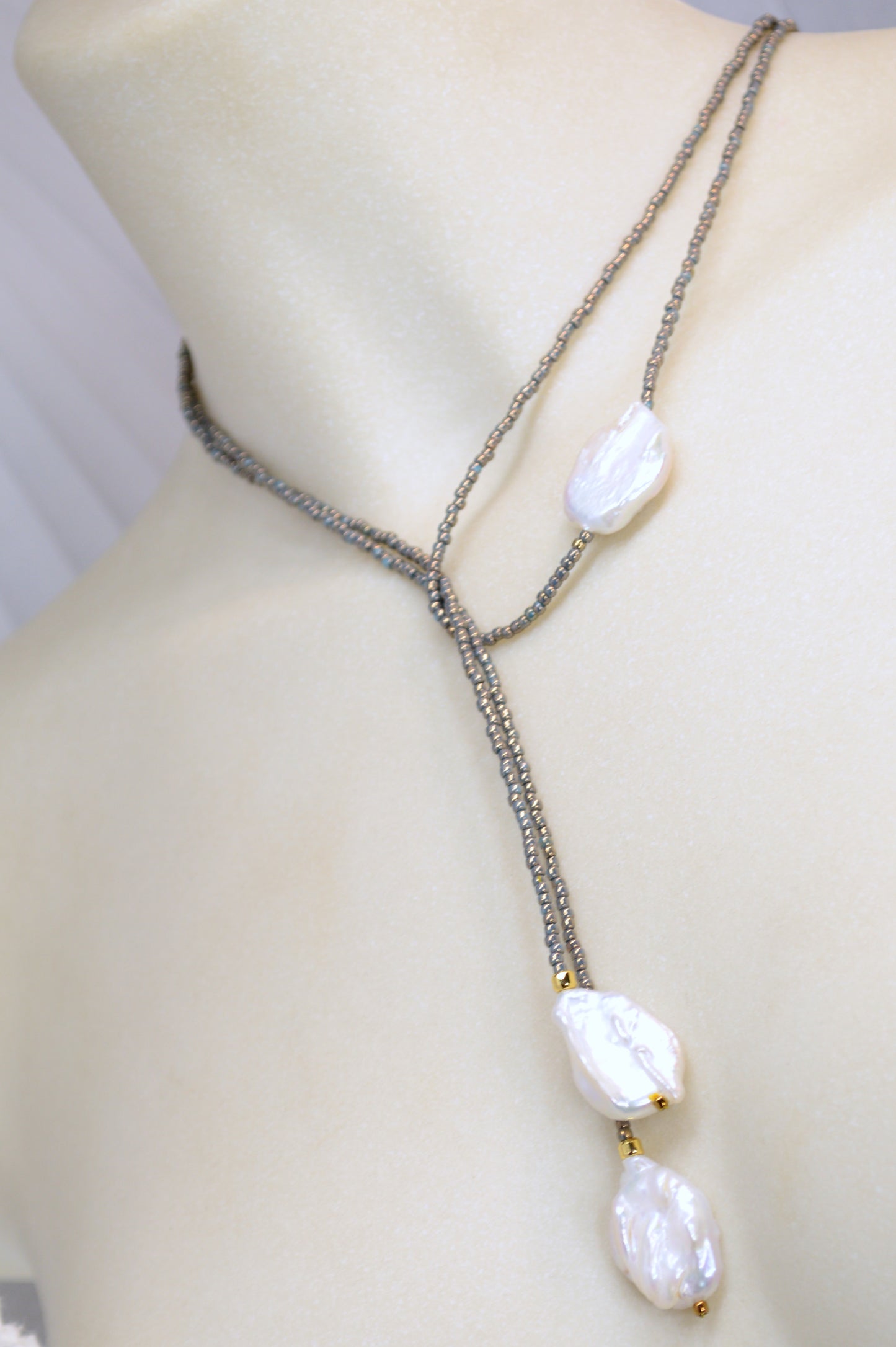 Graphite Pearl Collier lariat – Long collier Y en perles
