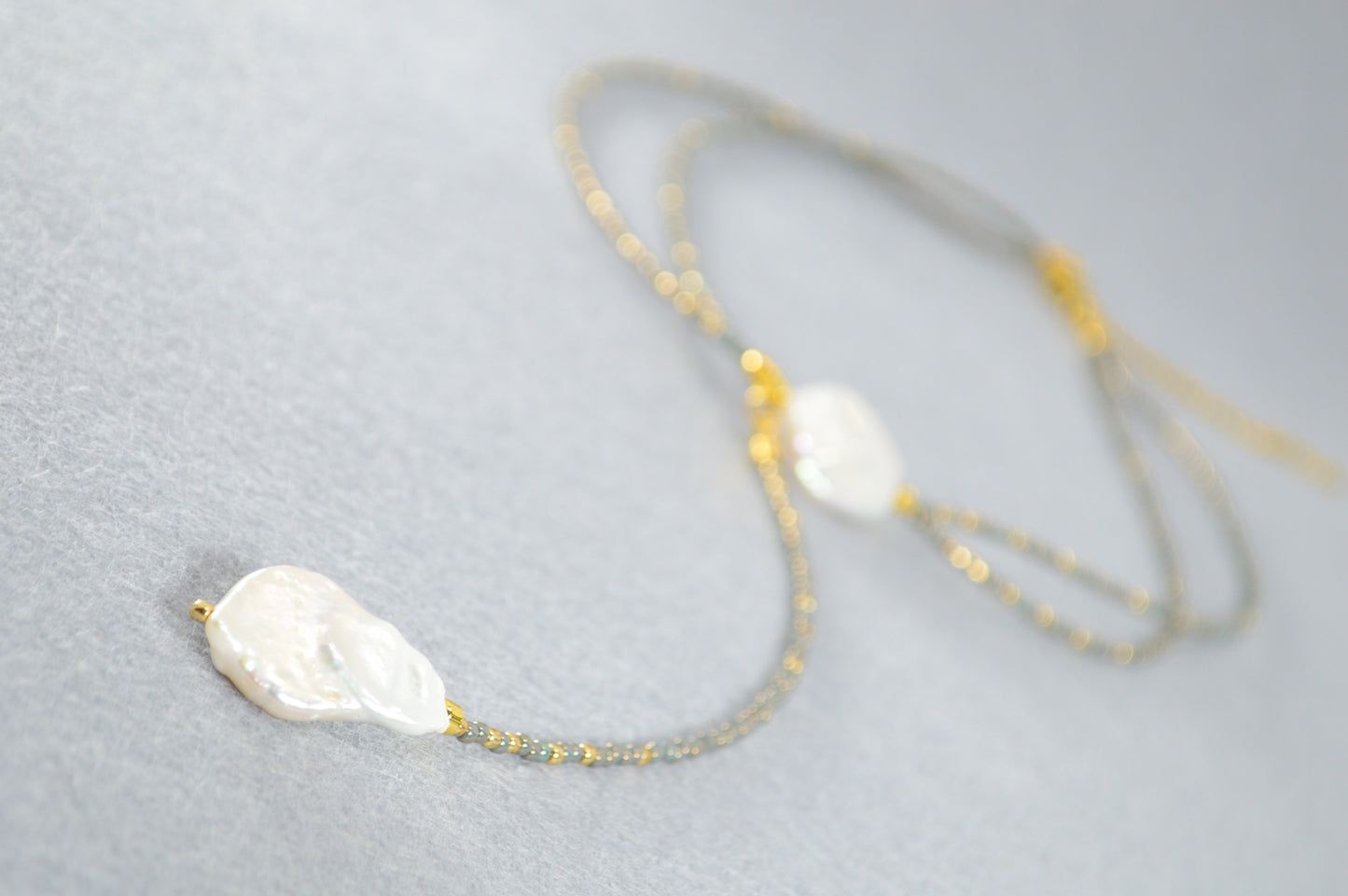 Collier lariat double rang Dusty Blue avec perles baroques, collier Y en perles, pendentif long fait main