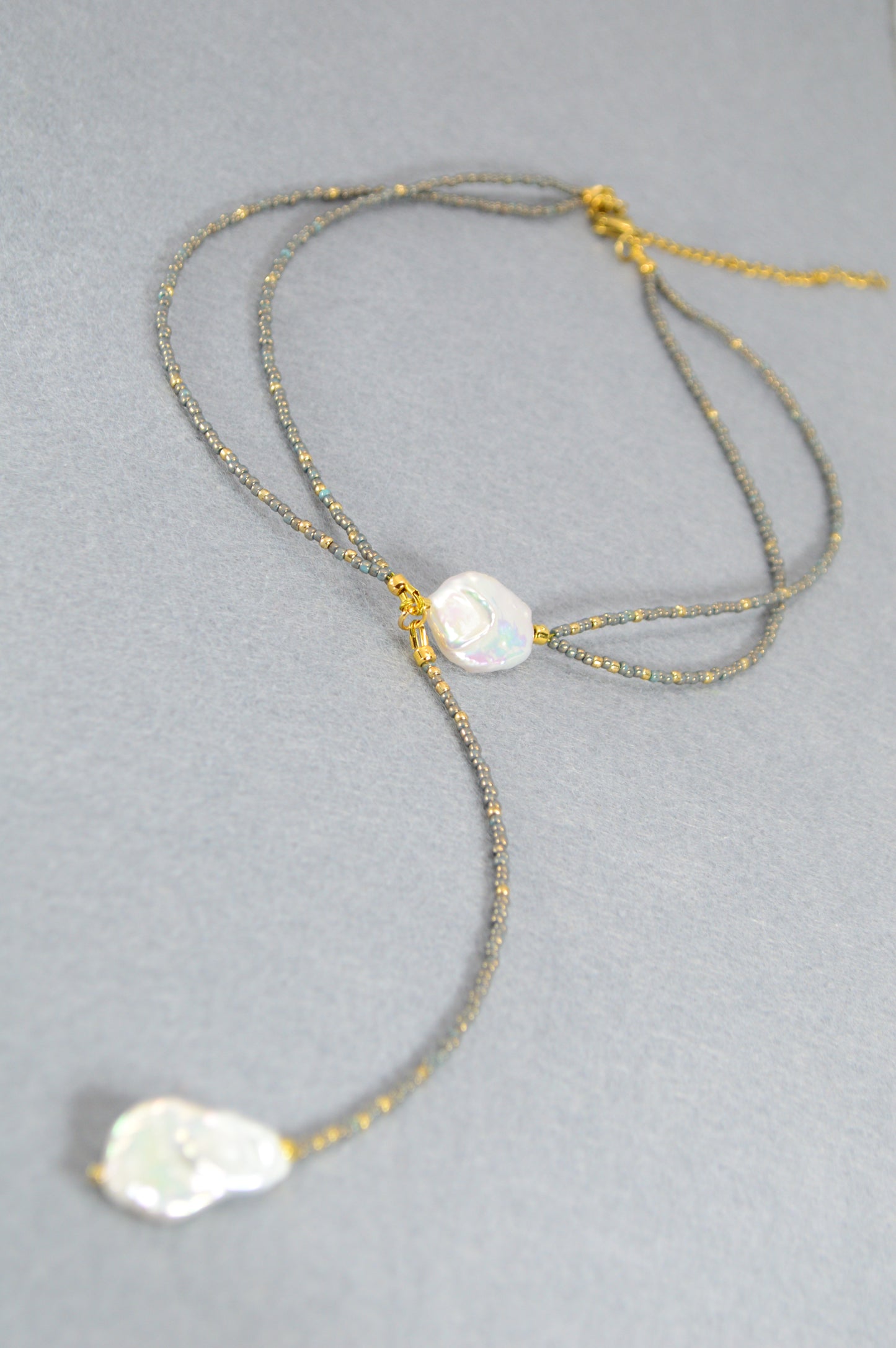 Collier lariat double rang Dusty Blue avec perles baroques, collier Y en perles, pendentif long fait main