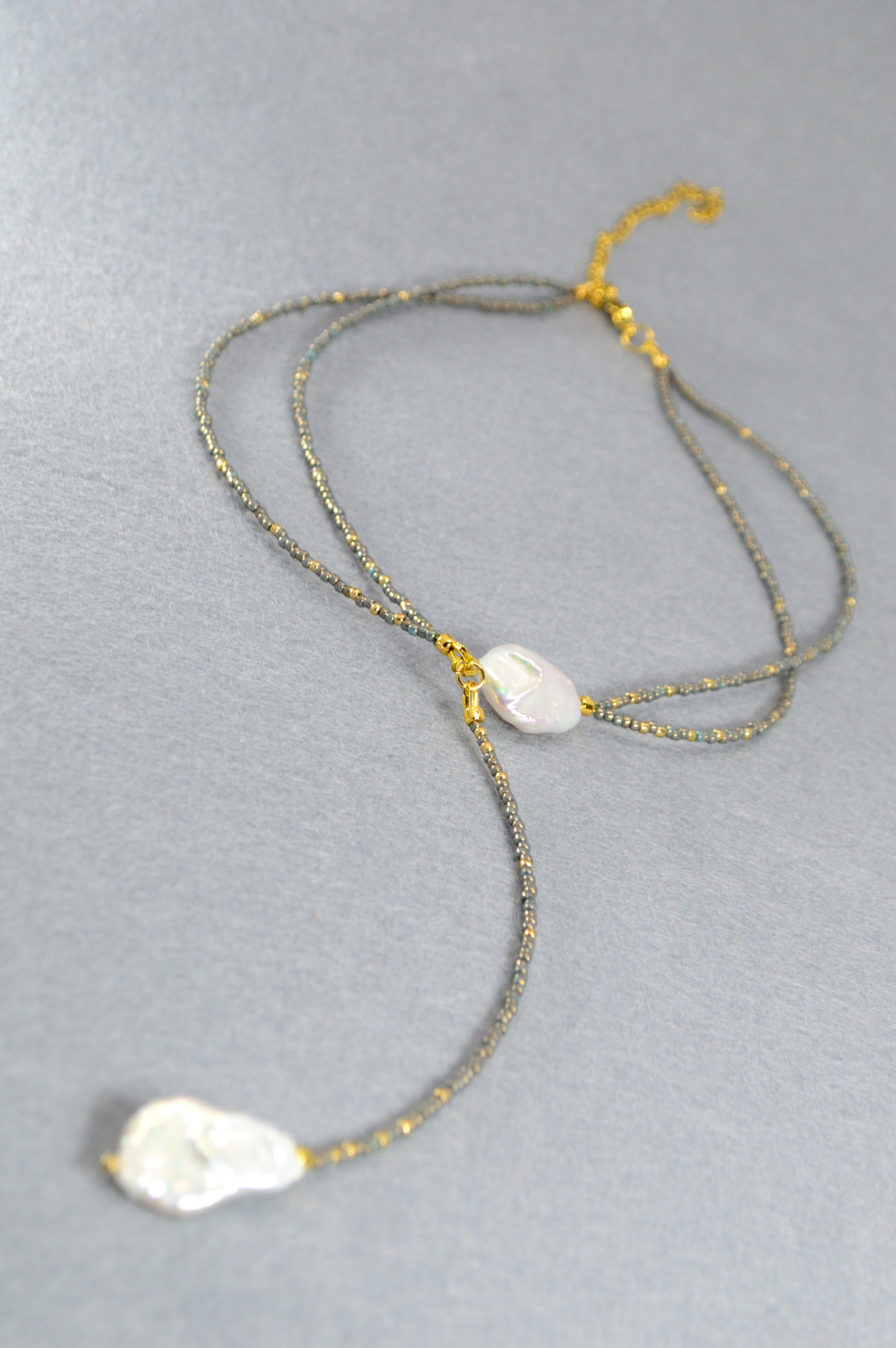 Collier lariat double rang Dusty Blue avec perles baroques, collier Y en perles, pendentif long fait main