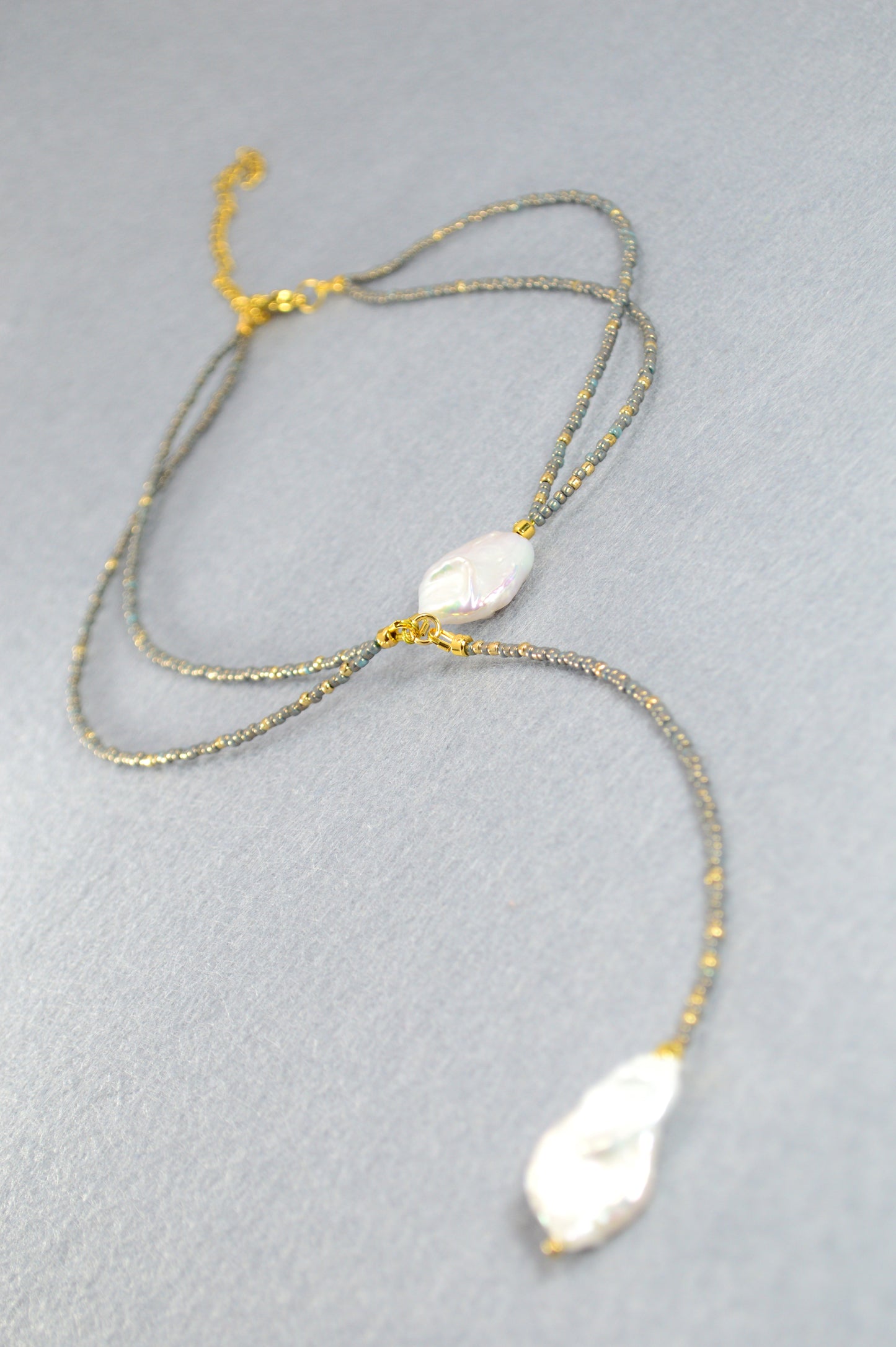 Collier lariat double rang Dusty Blue avec perles baroques, collier Y en perles, pendentif long fait main