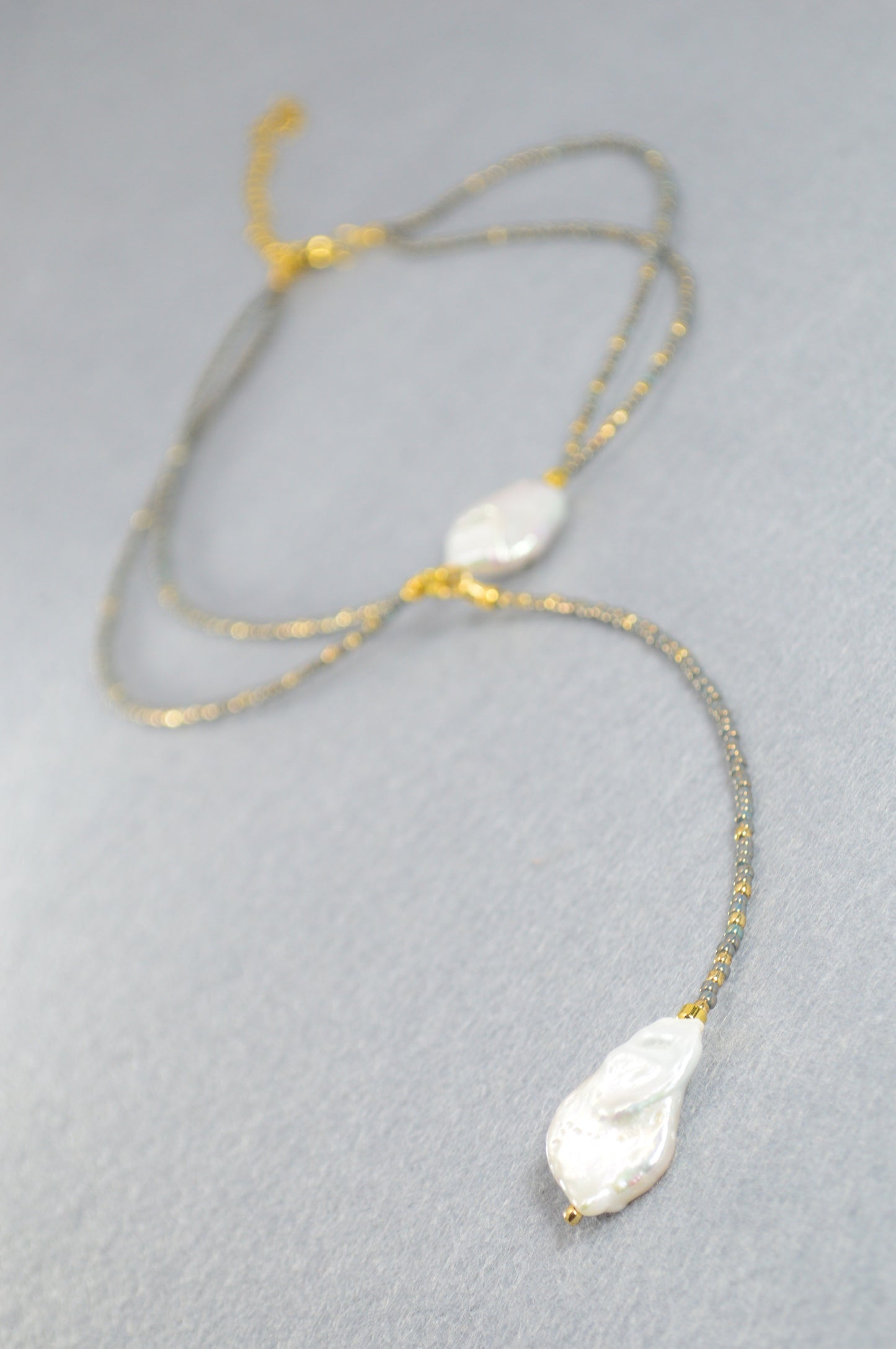 Collier lariat double rang Dusty Blue avec perles baroques, collier Y en perles, pendentif long fait main