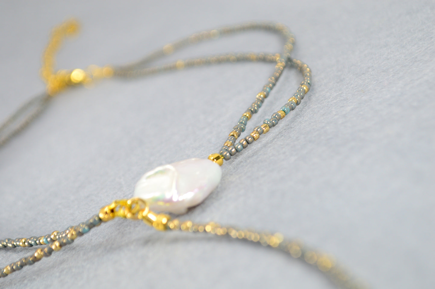 Collier lariat double rang Dusty Blue avec perles baroques, collier Y en perles, pendentif long fait main