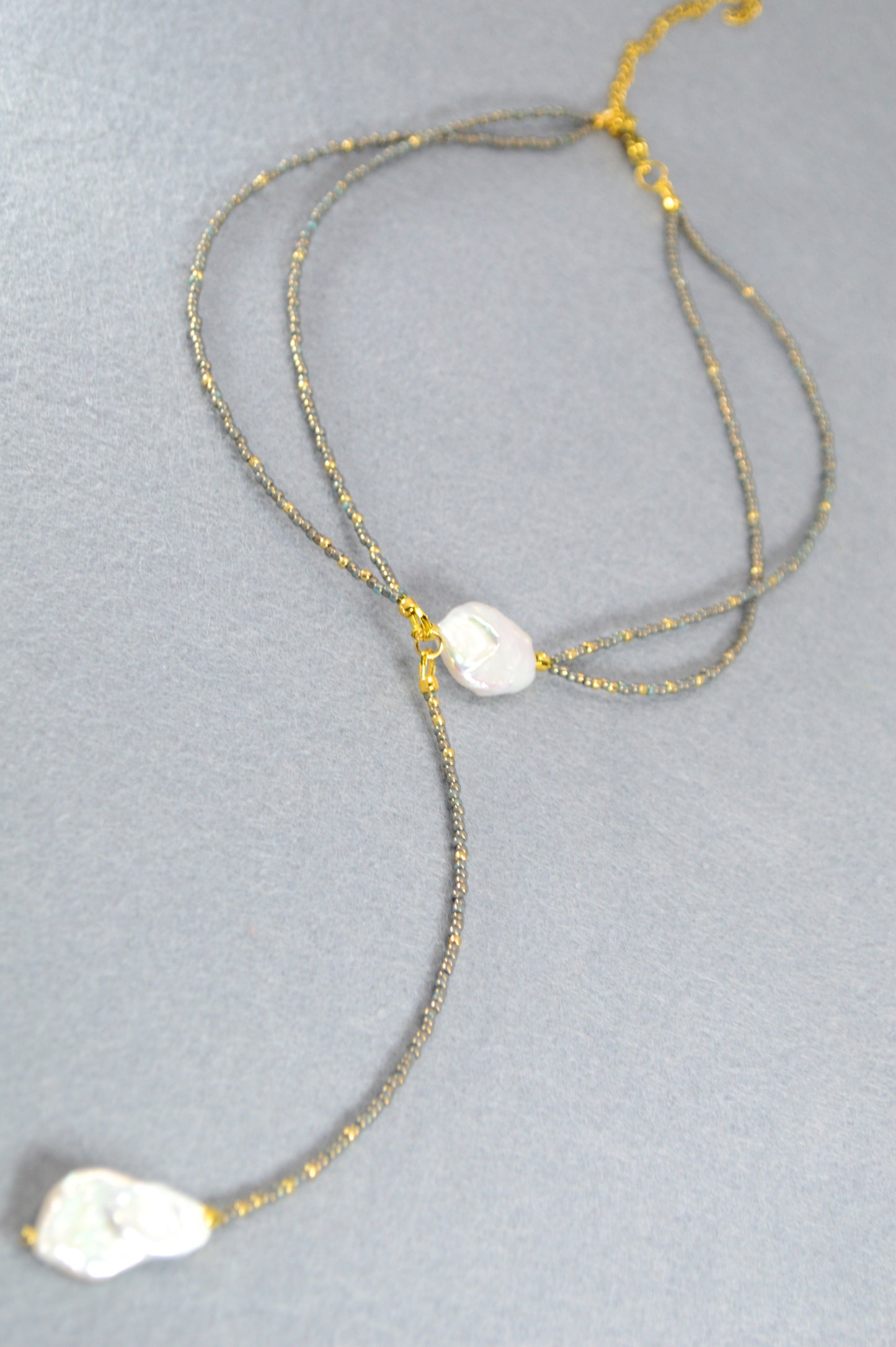 Collier lariat double rang Dusty Blue avec perles baroques, collier Y en perles, pendentif long fait main