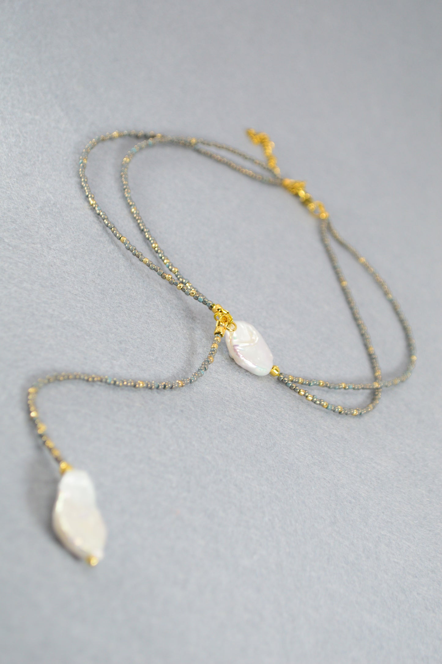 Collier lariat double rang Dusty Blue avec perles baroques, collier Y en perles, pendentif long fait main