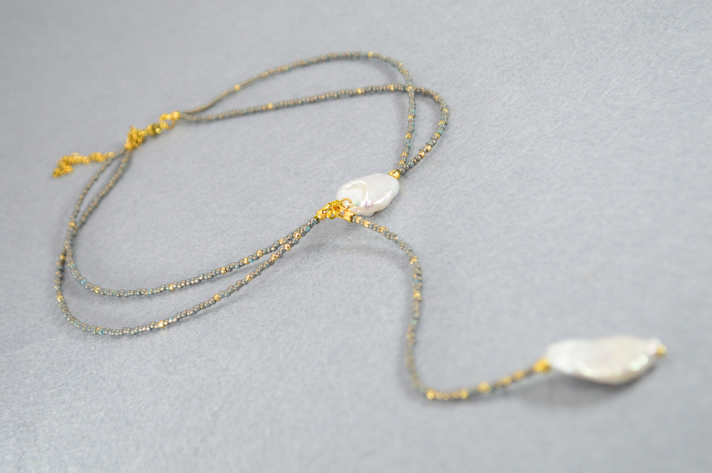 Collier lariat double rang Dusty Blue avec perles baroques, collier Y en perles, pendentif long fait main