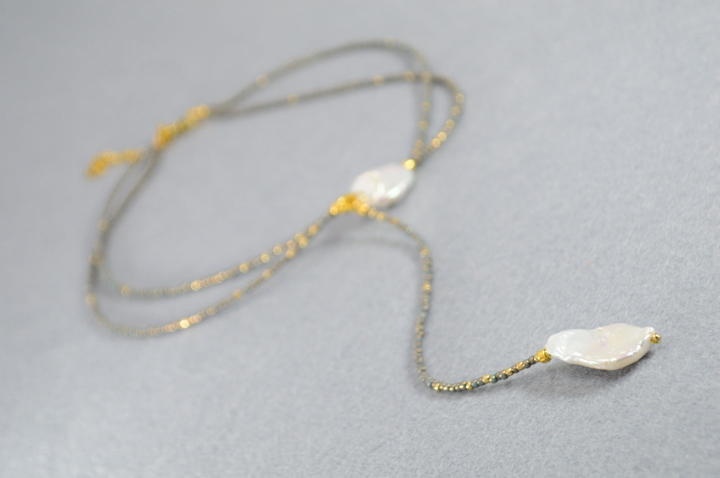Collier lariat double rang Dusty Blue avec perles baroques, collier Y en perles, pendentif long fait main