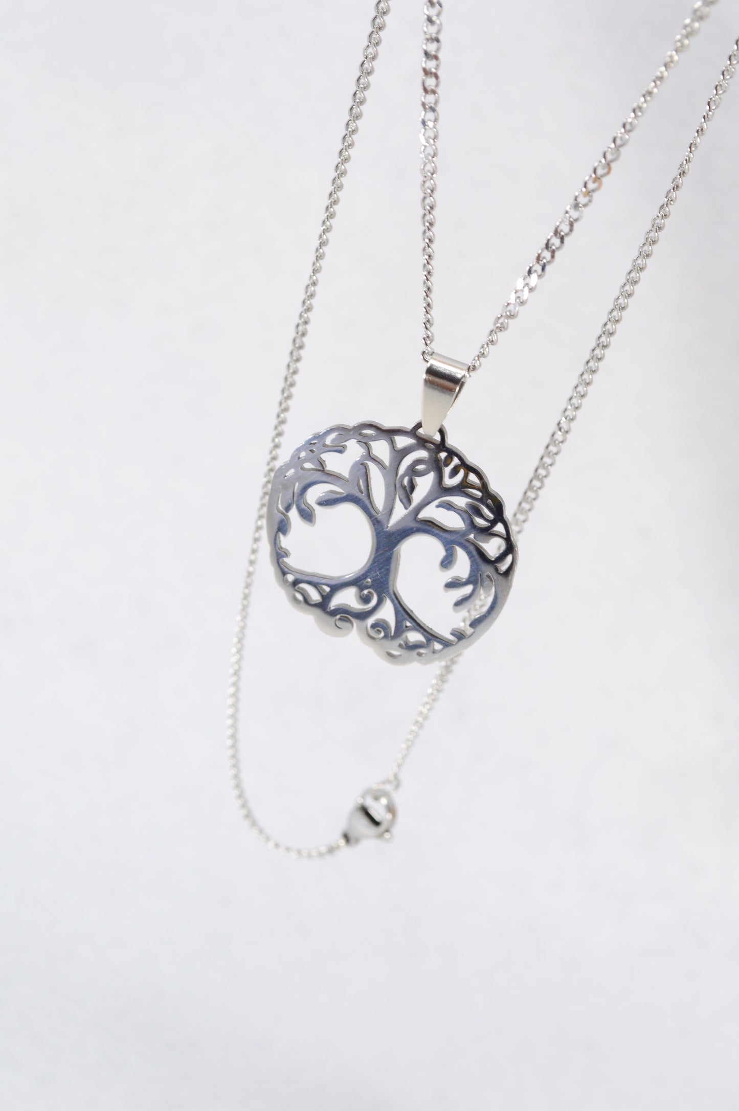 Elegant Tree of Life Pendant Necklace – Stainless Steel Symbol of Growth & Harmony
