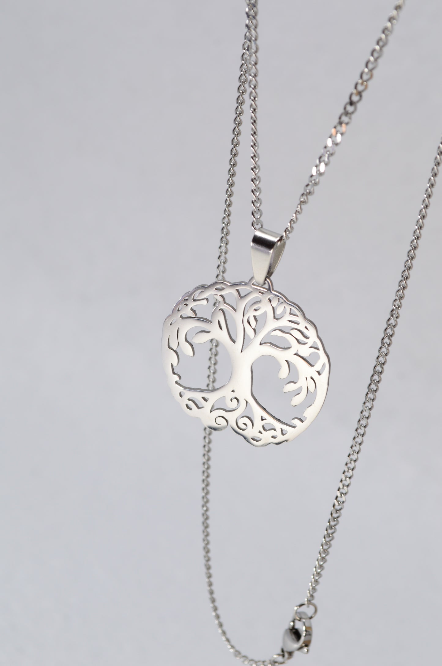 Elegant Tree of Life Pendant Necklace – Stainless Steel Symbol of Growth & Harmony