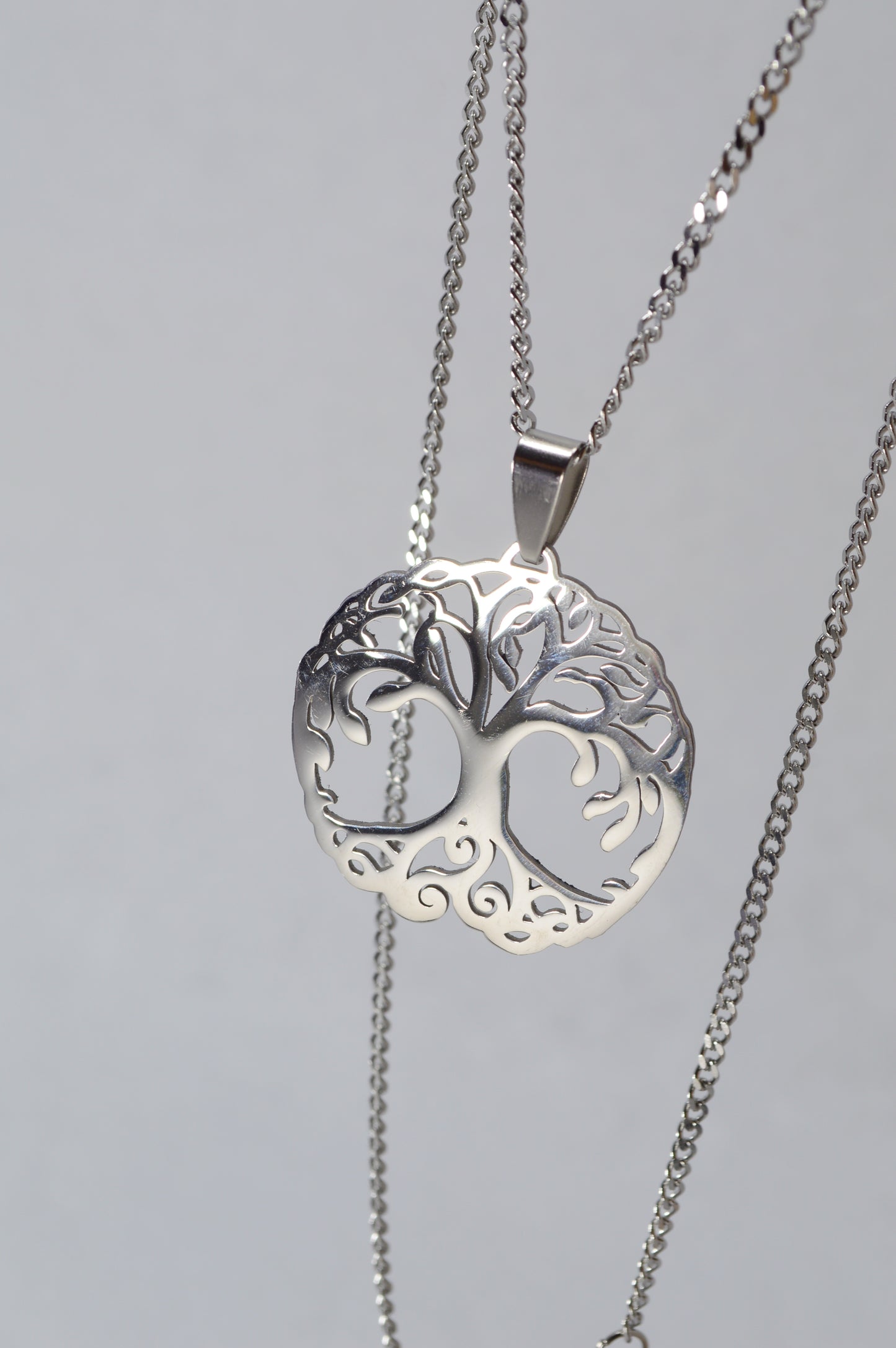 Elegant Tree of Life Pendant Necklace – Stainless Steel Symbol of Growth & Harmony