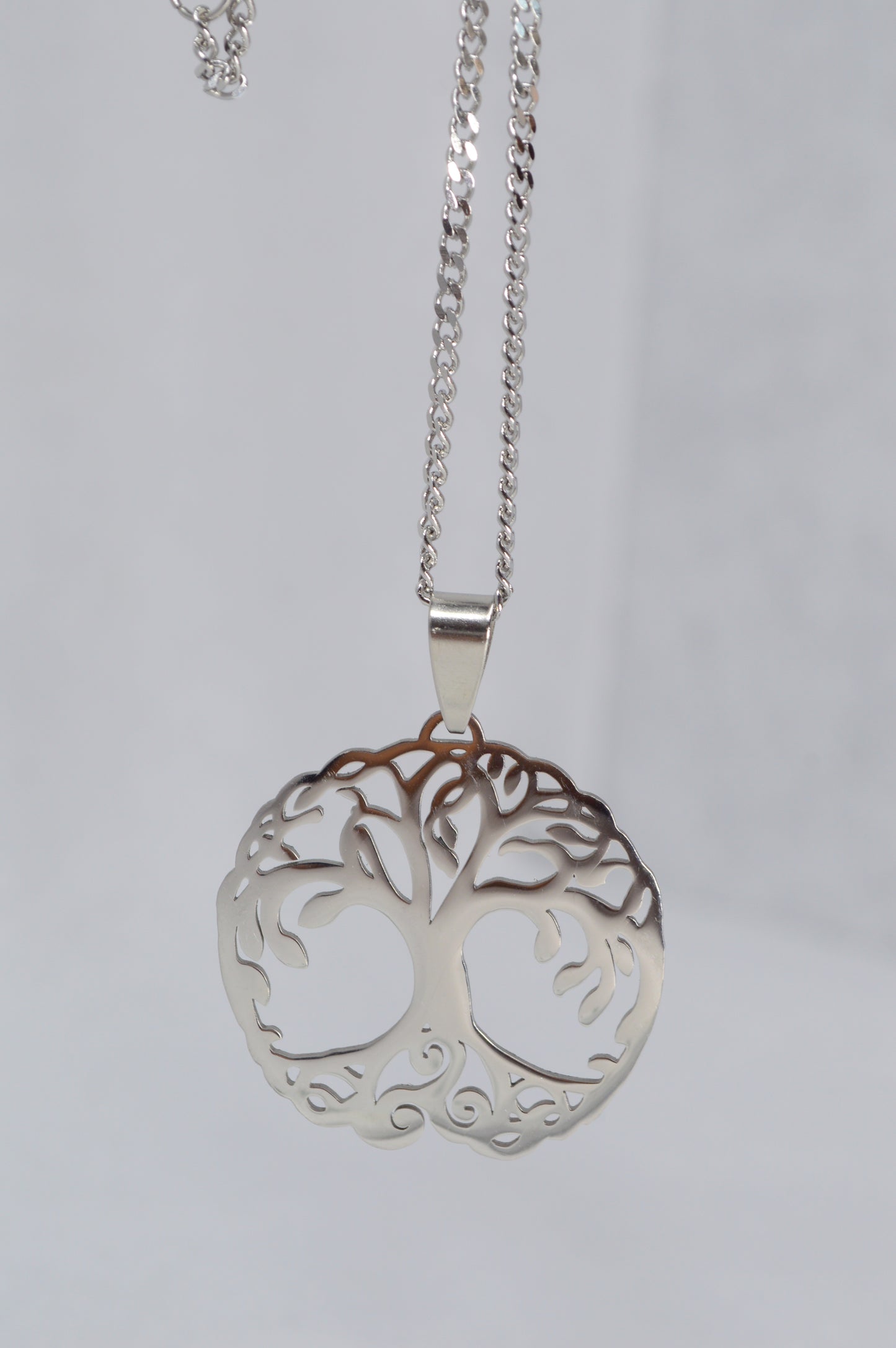 Elegant Tree of Life Pendant Necklace – Stainless Steel Symbol of Growth & Harmony