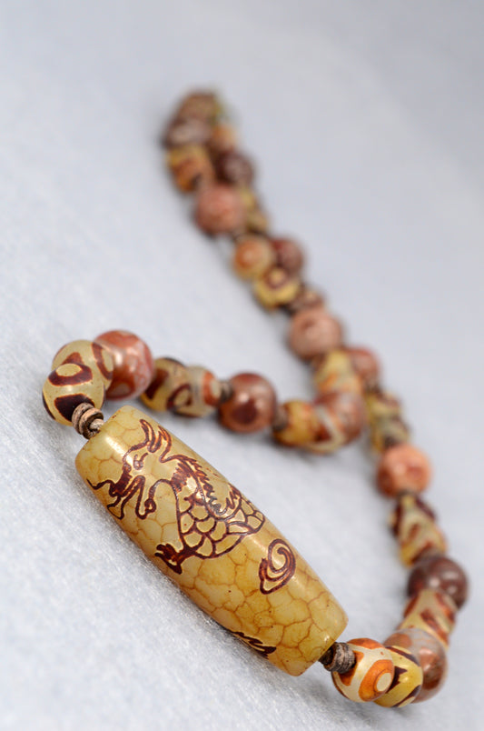 Collar Dzi Dragón – poderosas cuentas de ágata con cordón de cuero | joyería espiritual tibetana
