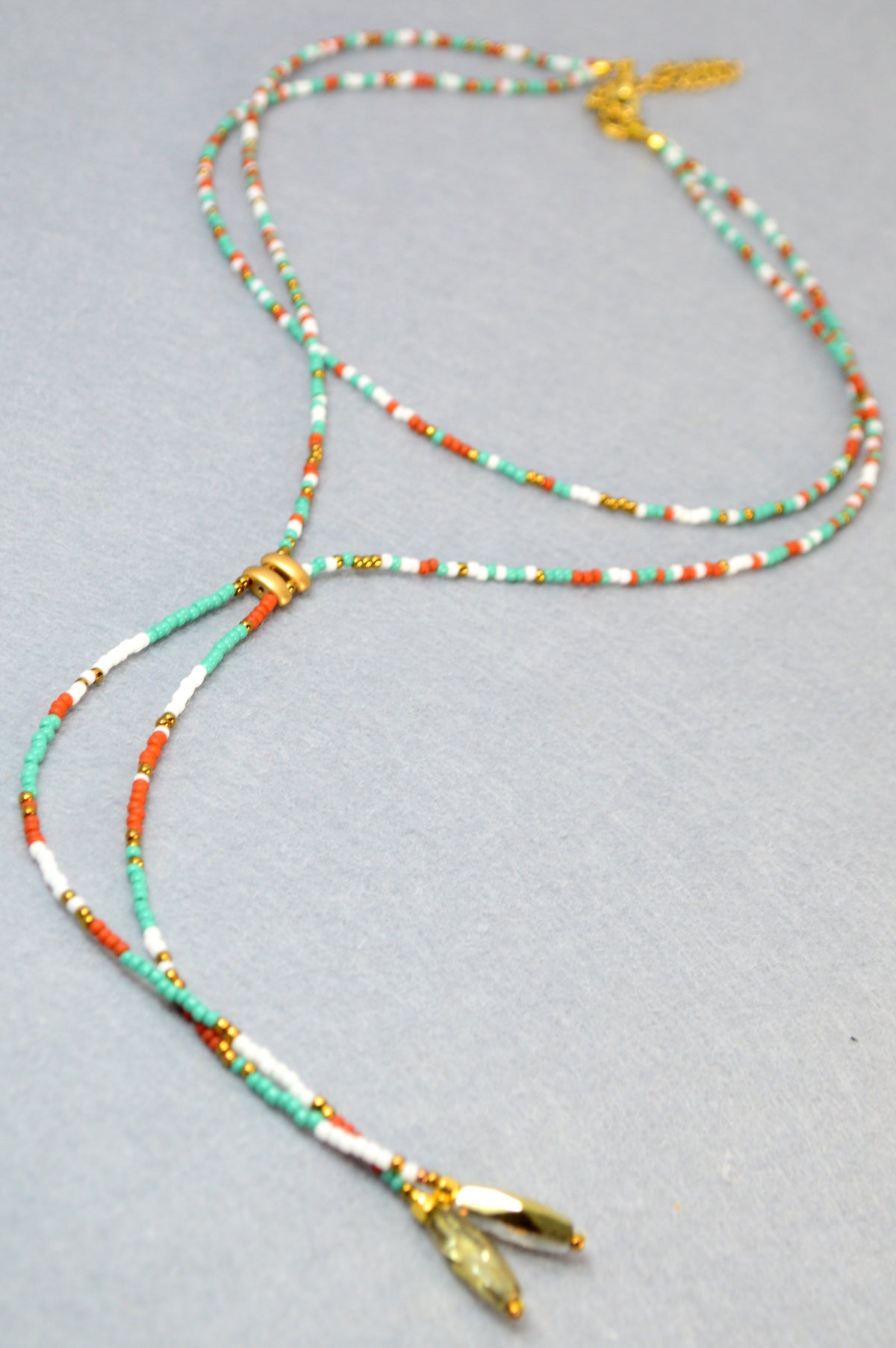 Free Spirit Lariat-Halskette mit smaragdgrünen Perlen