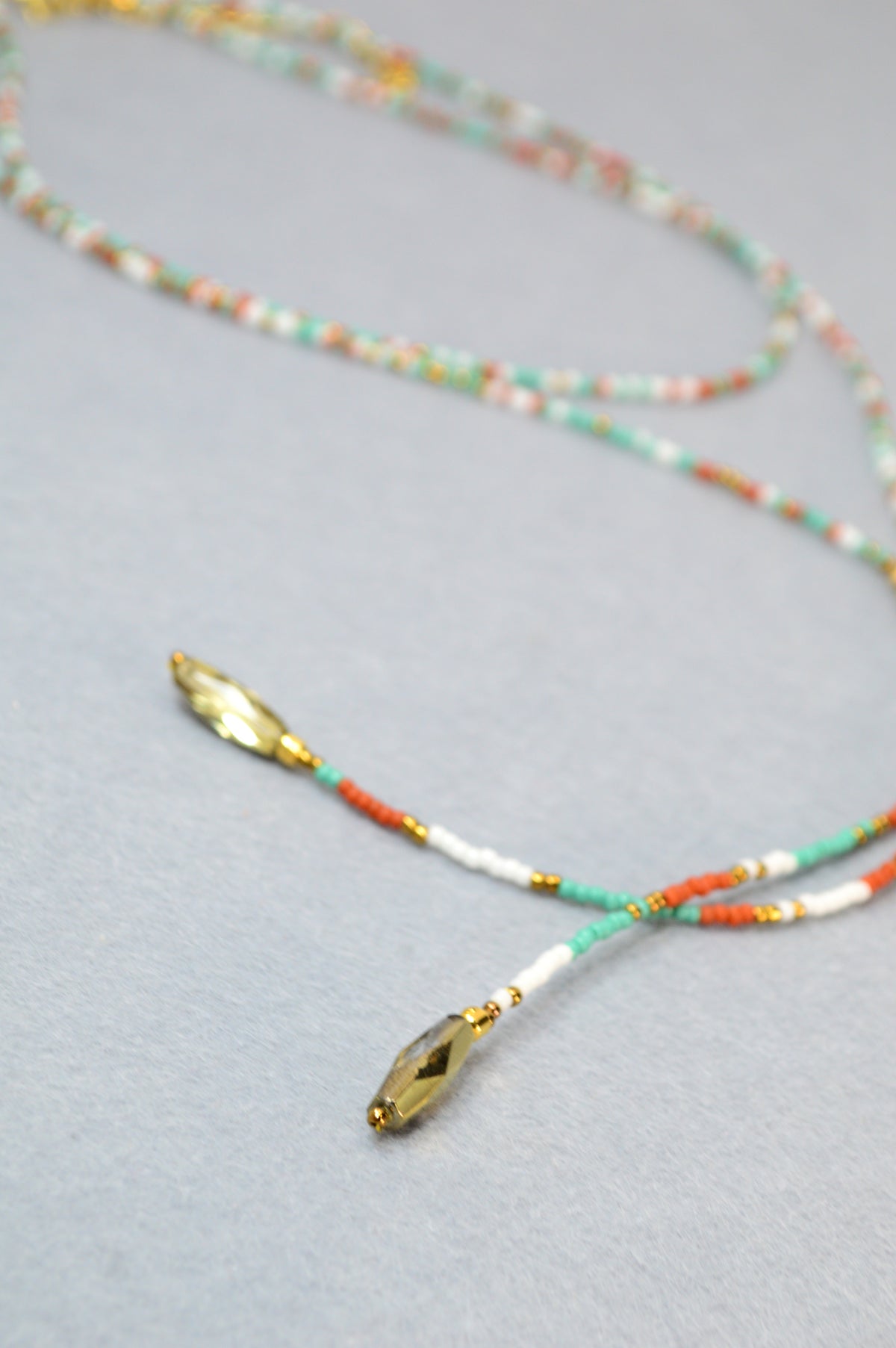 Free Spirit Lariat-Halskette mit smaragdgrünen Perlen