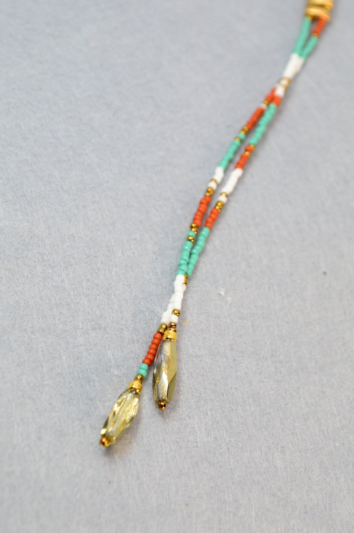 Free Spirit Lariat-Halskette mit smaragdgrünen Perlen