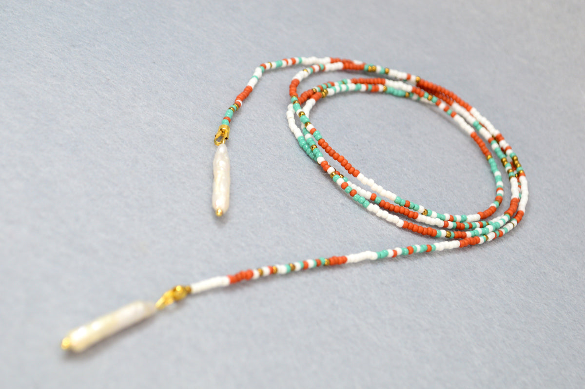 Collier Lariat Coloré en Perles avec Perles d’Eau Douce