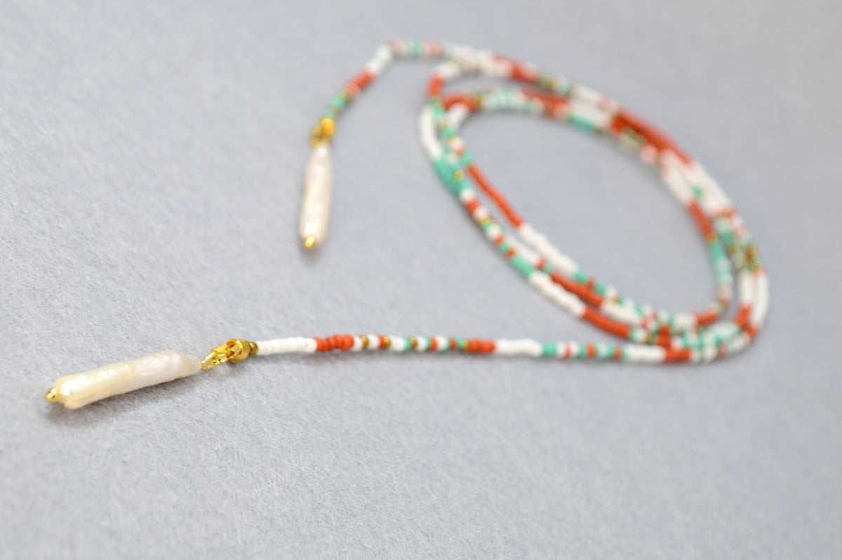 Collier Lariat Coloré en Perles avec Perles d’Eau Douce