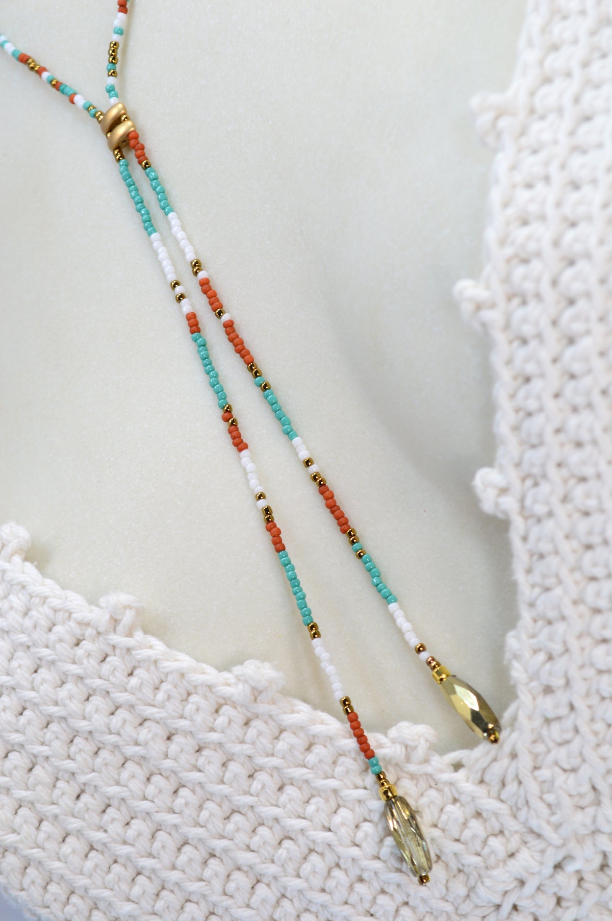 Free Spirit Lariat-Halskette mit smaragdgrünen Perlen