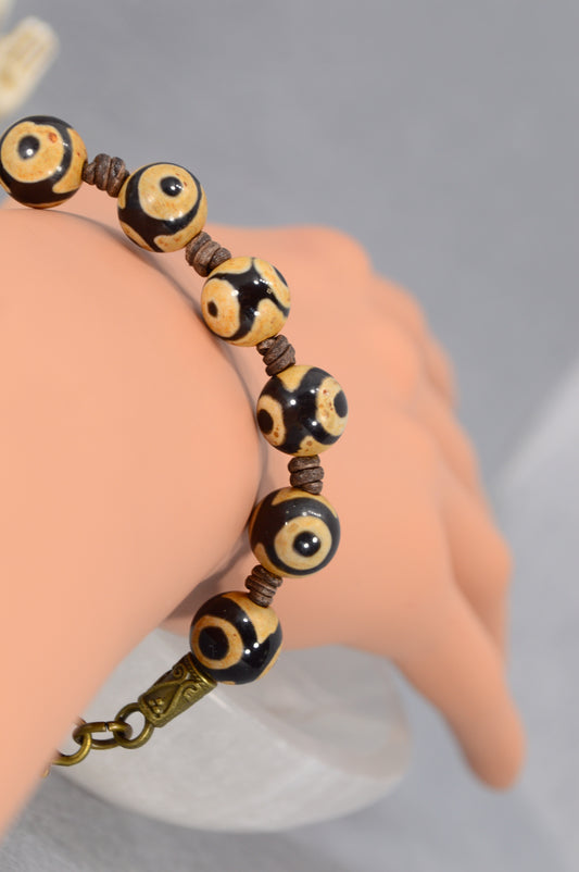 Tibetan Dzi Bead Bracelet – Protective Agate Amulet Jewelry for Men & Women