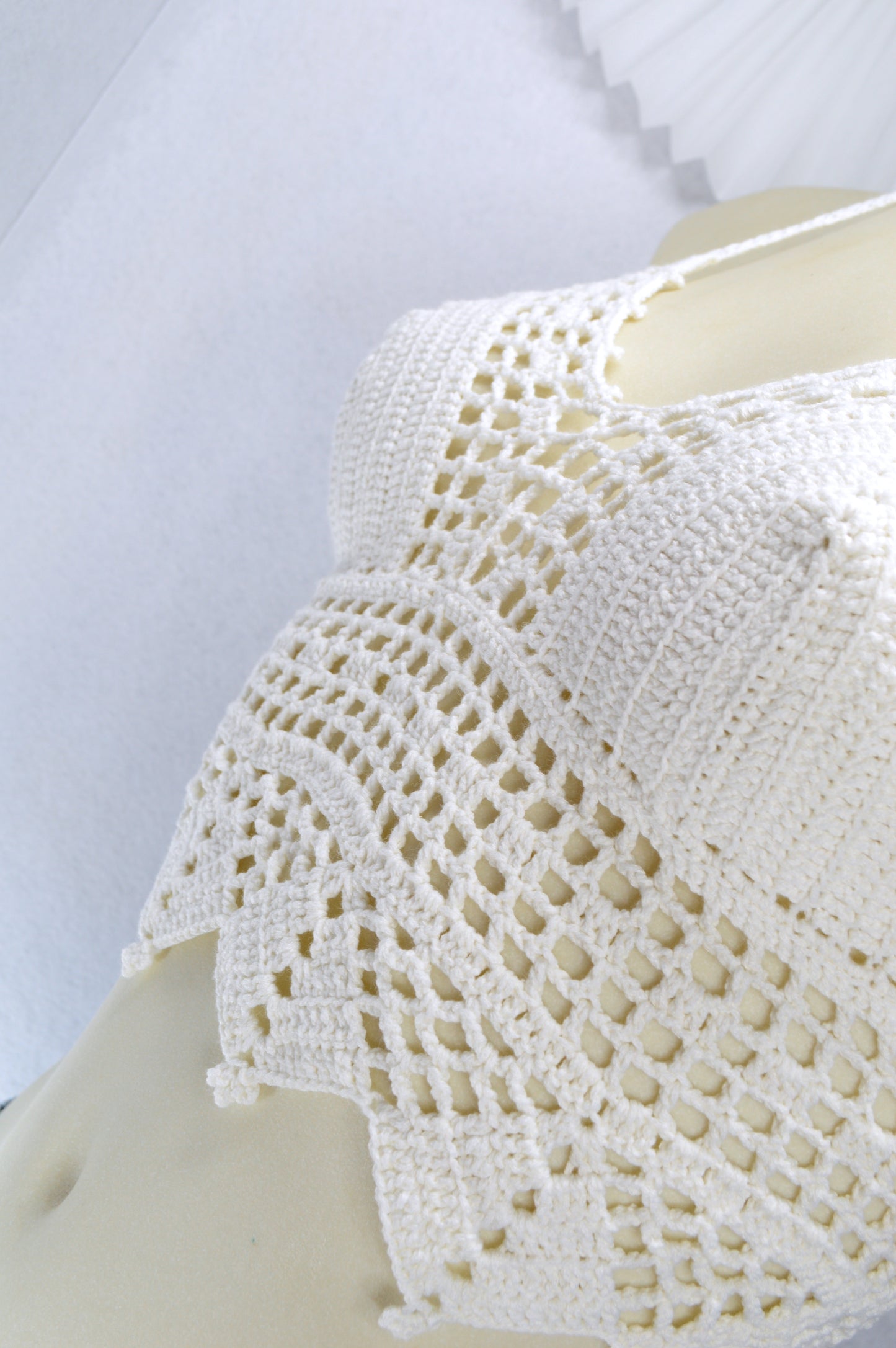 Top bralette en crochet blanc – top d’été boho festival
