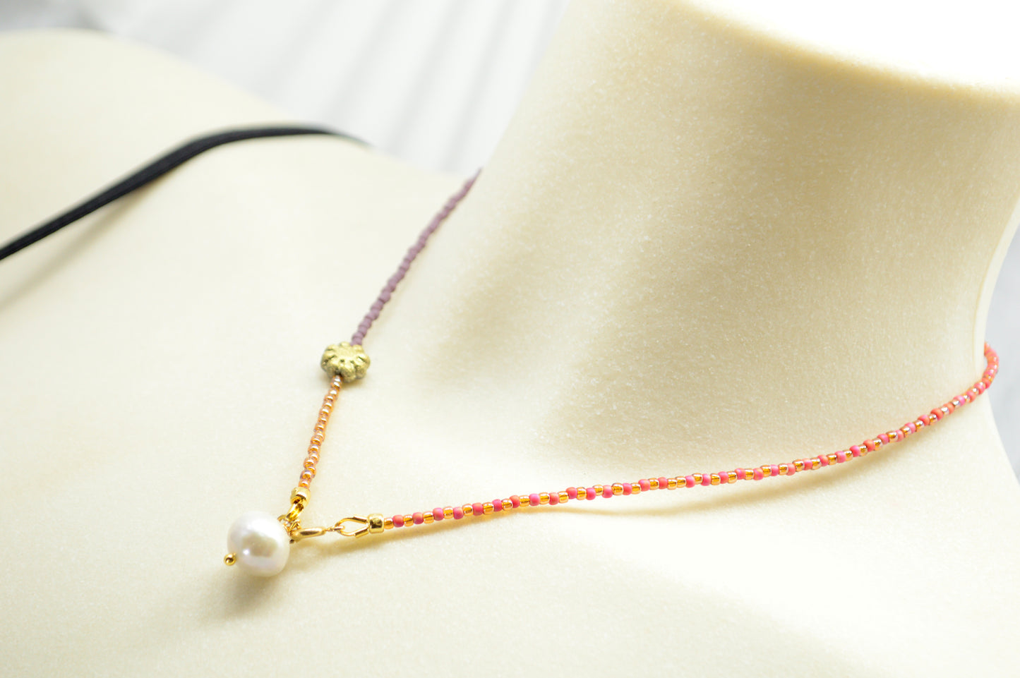 Collar de perlas y cuentas con cadena
