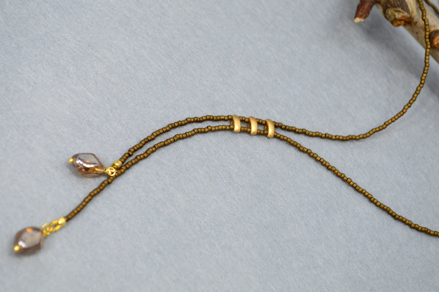 Collar lariat Smoky Amber – Collar tipo lazo de cuentas marrones

