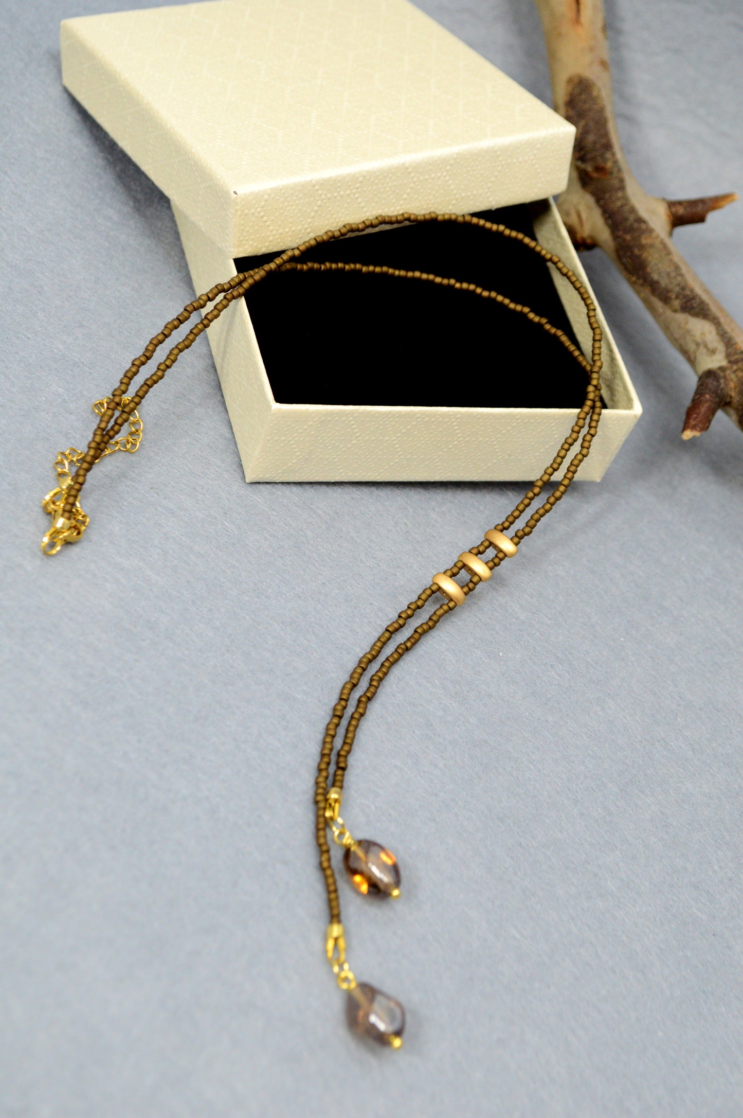 Collar lariat Smoky Amber – Collar tipo lazo de cuentas marrones
