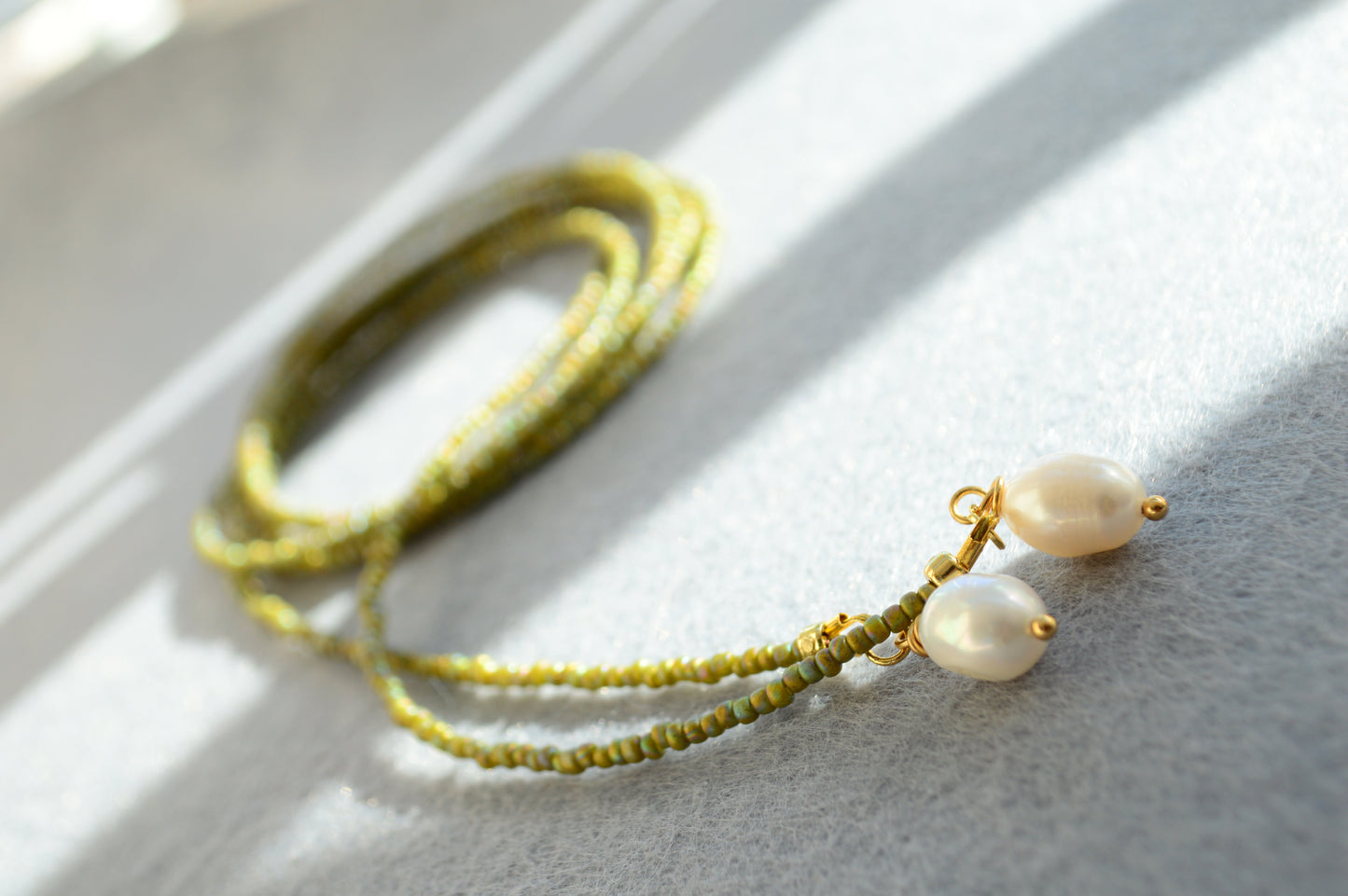 Collar lariat Fresh Wasabi – Collar tipo lazo de cuentas verdes con perlas
