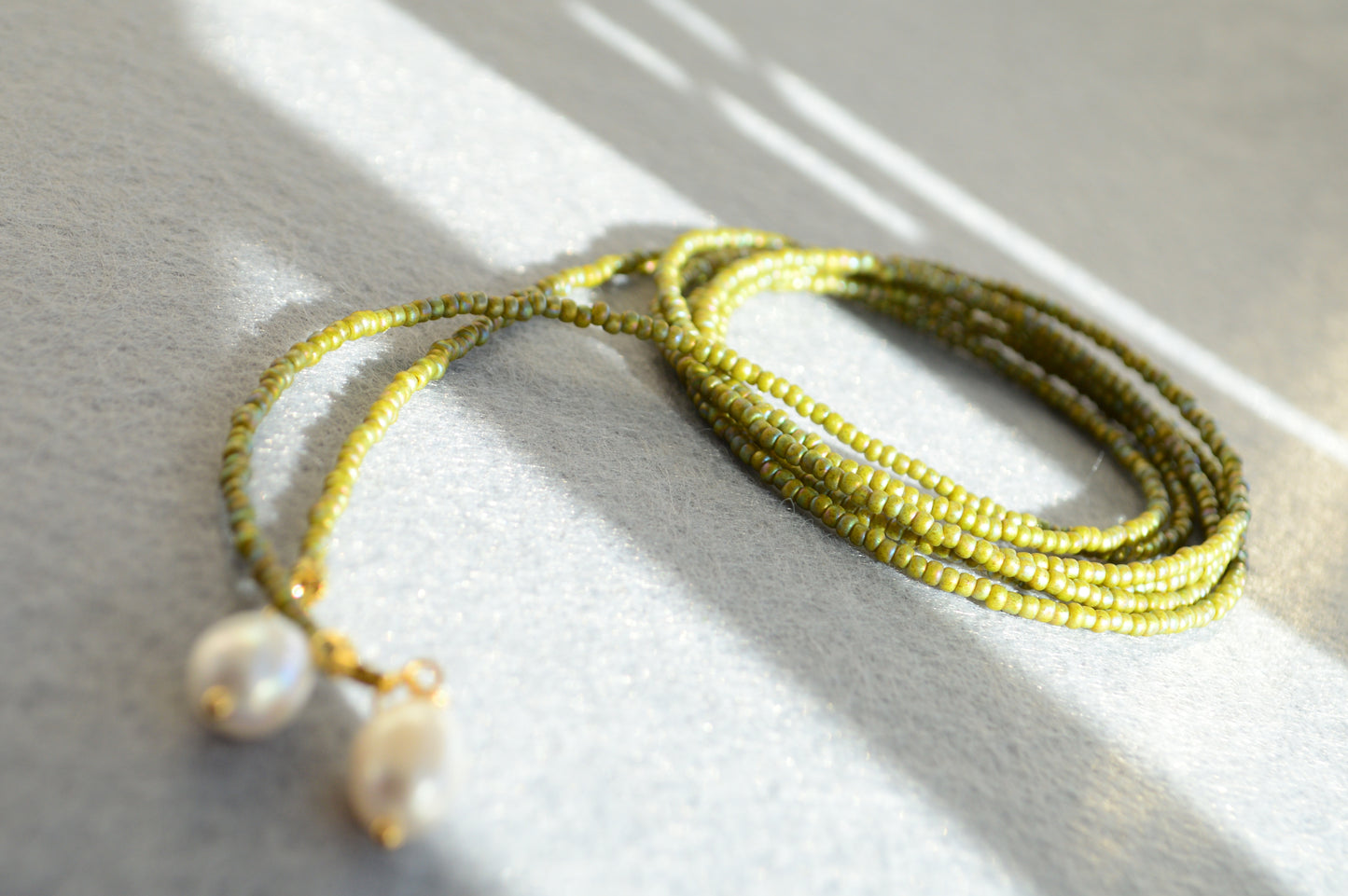 Collar lariat Fresh Wasabi – Collar tipo lazo de cuentas verdes con perlas
