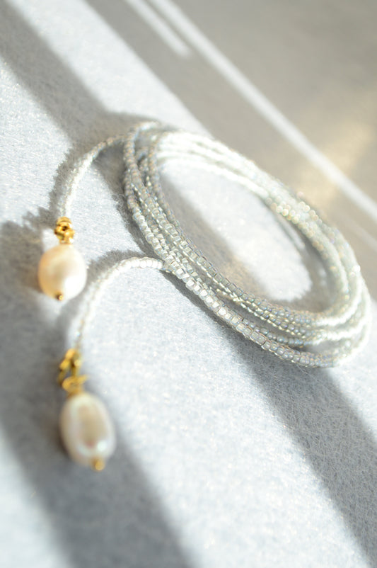 Collier lariat Silver Blue – Collier cravate en perles irisées avec perles
