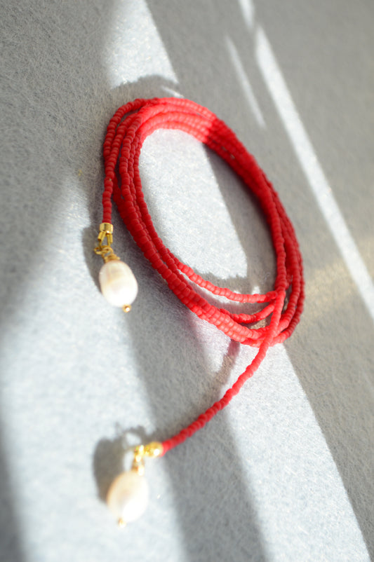 Collier lariat Poppy Red – Collier cravate en perles rouges avec perles
