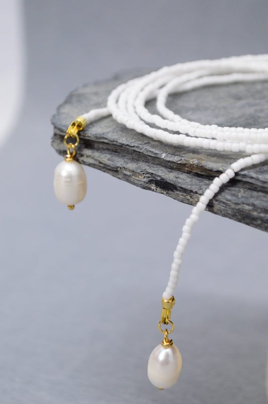 Collier lariat Snow – Collier cravate en perles blanches avec perles
